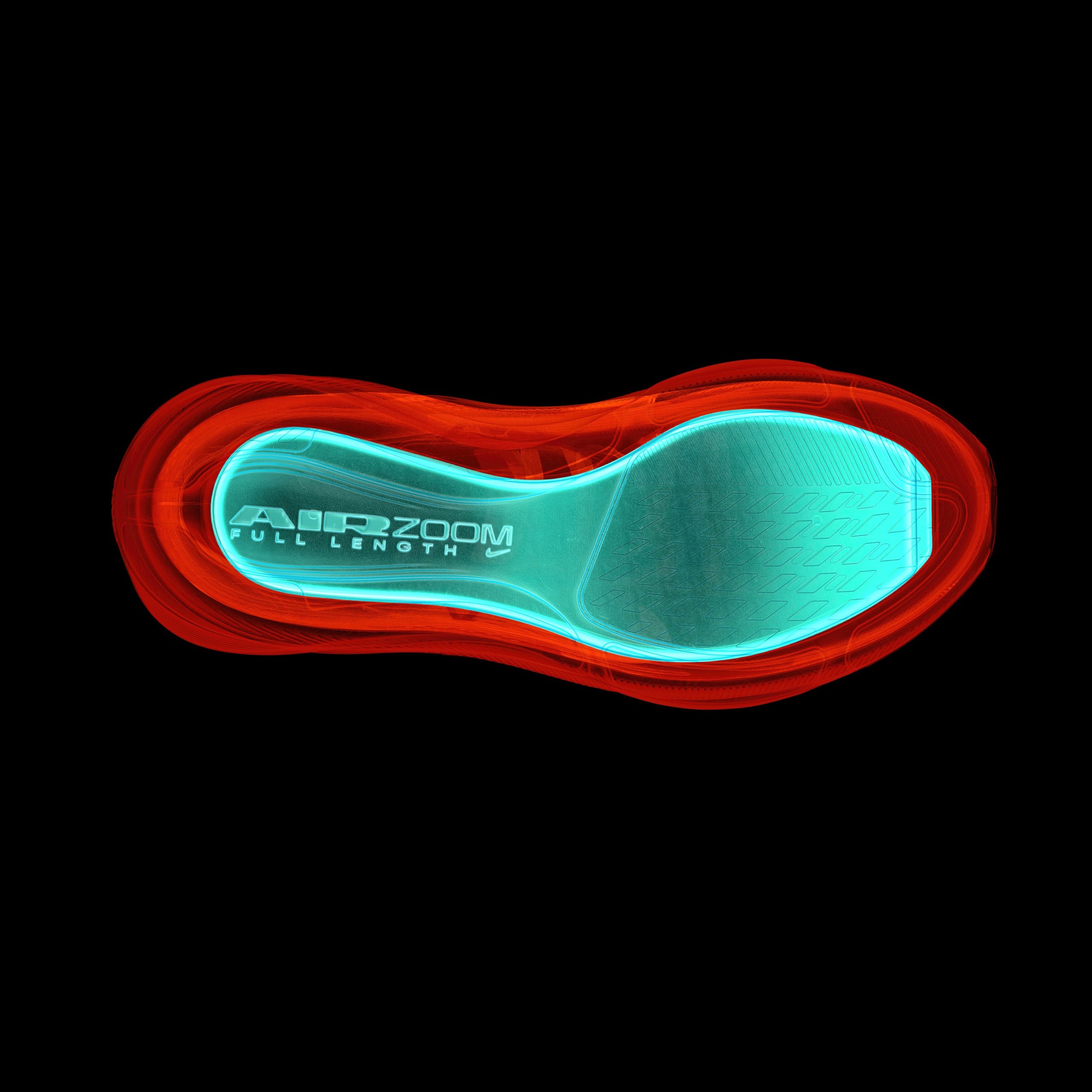 Nike dévoile la Pegasus 42 et la Pegasus ACG Trail. Nouvelle unité Air Zoom, mousse ReactX améliorée et version trail équipée de la semelle ATC 2.0 : l’icône du running revient plus dynamique sur route et prête à explorer le gravel et les sentiers.