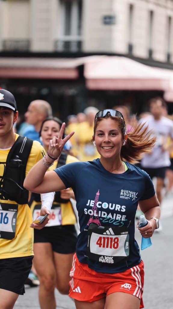 Conjuguer sa passion pour la course à pied et s’engager pour une cause qui nous tient à cœur, c’est possible grâce aux courses caritatives et aux dossards solidaires : deux façons de donner du sens à une pratique déjà profondément ancrée chez les passionnés.