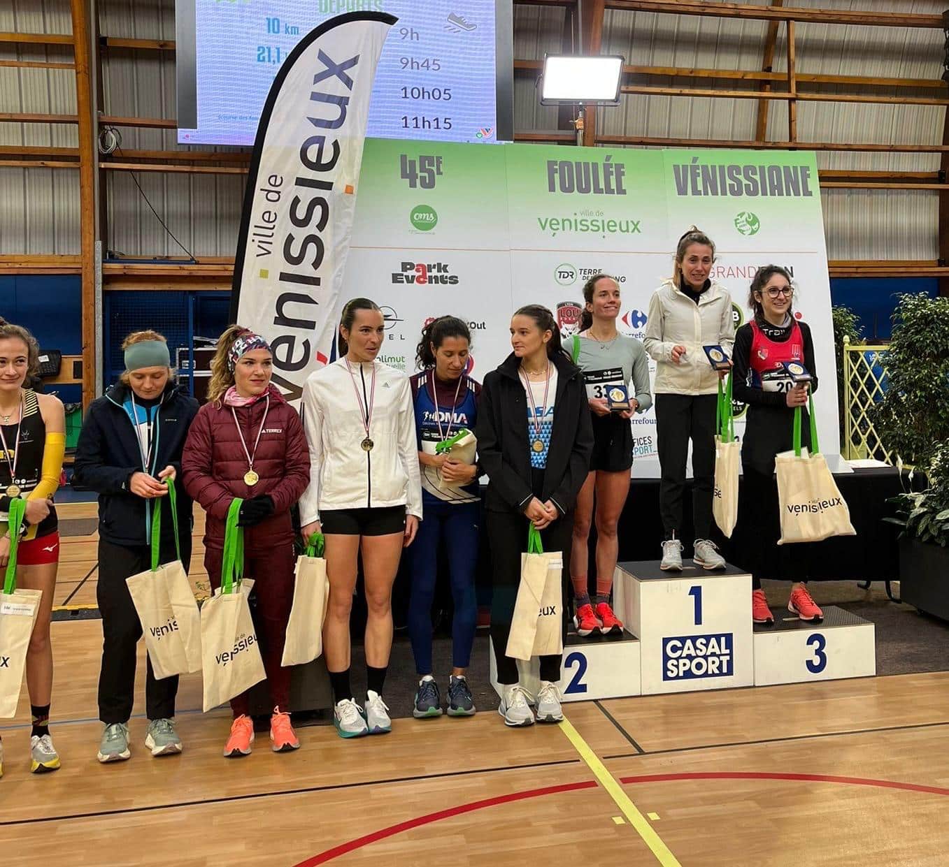 La 45e édition de la Foulée Vénissiane, à quelques encablures de Lyon, a rassemblé les spécialistes du 5 km, du 10 km et du semi-marathon.