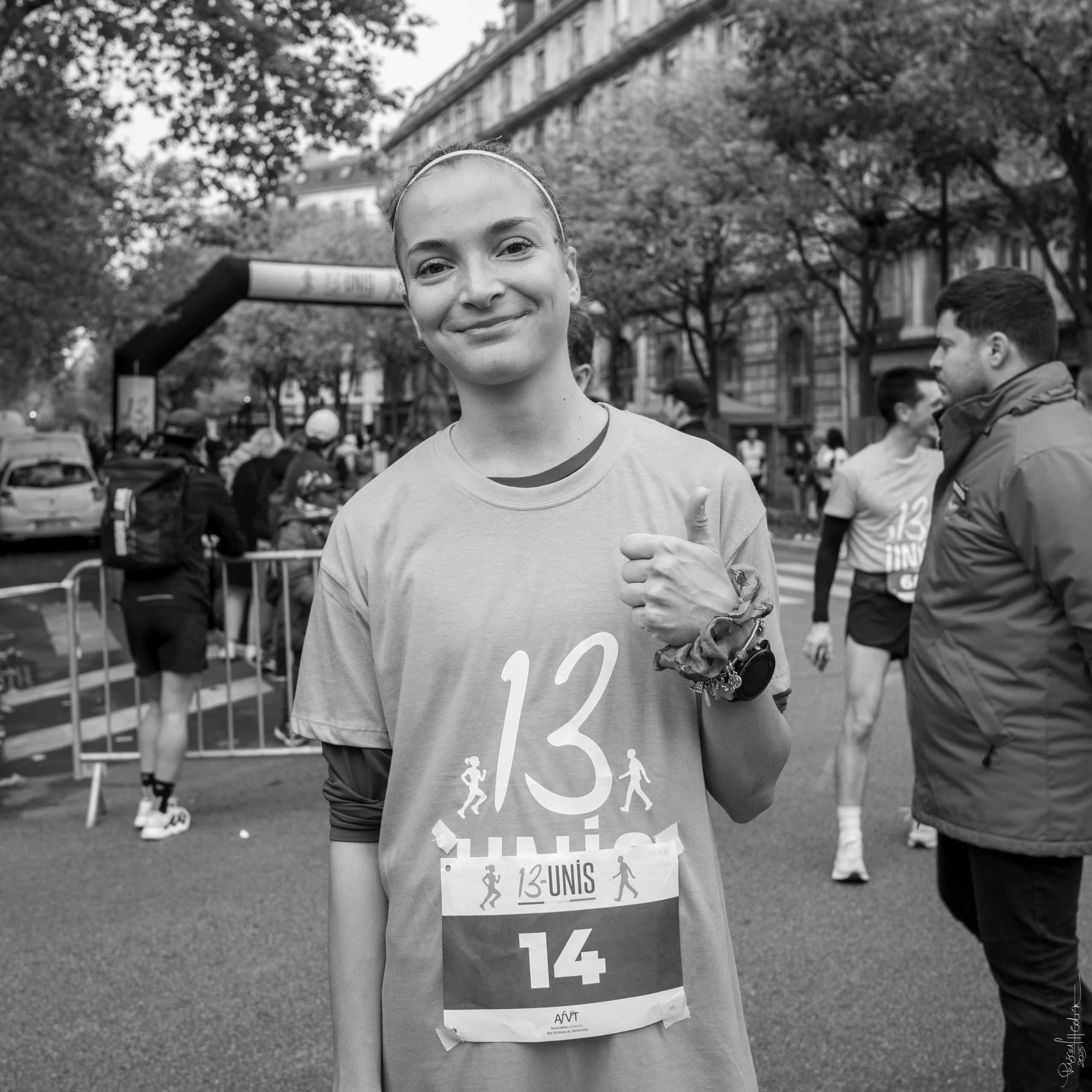 L’événement 13-Unis, organisé par l’Association française des Victimes du Terrorisme, a rassemblé 3000 coureurs et marcheurs, dix ans après les attentats de novembre 2015, ce dimanche sur le parvis de l’Hôtel de Ville, où le village de la Fraternité permettait à chacun de se ressourcer après la course de la Liberté de 15 km ou la marche de l’Égalité de 7 km.