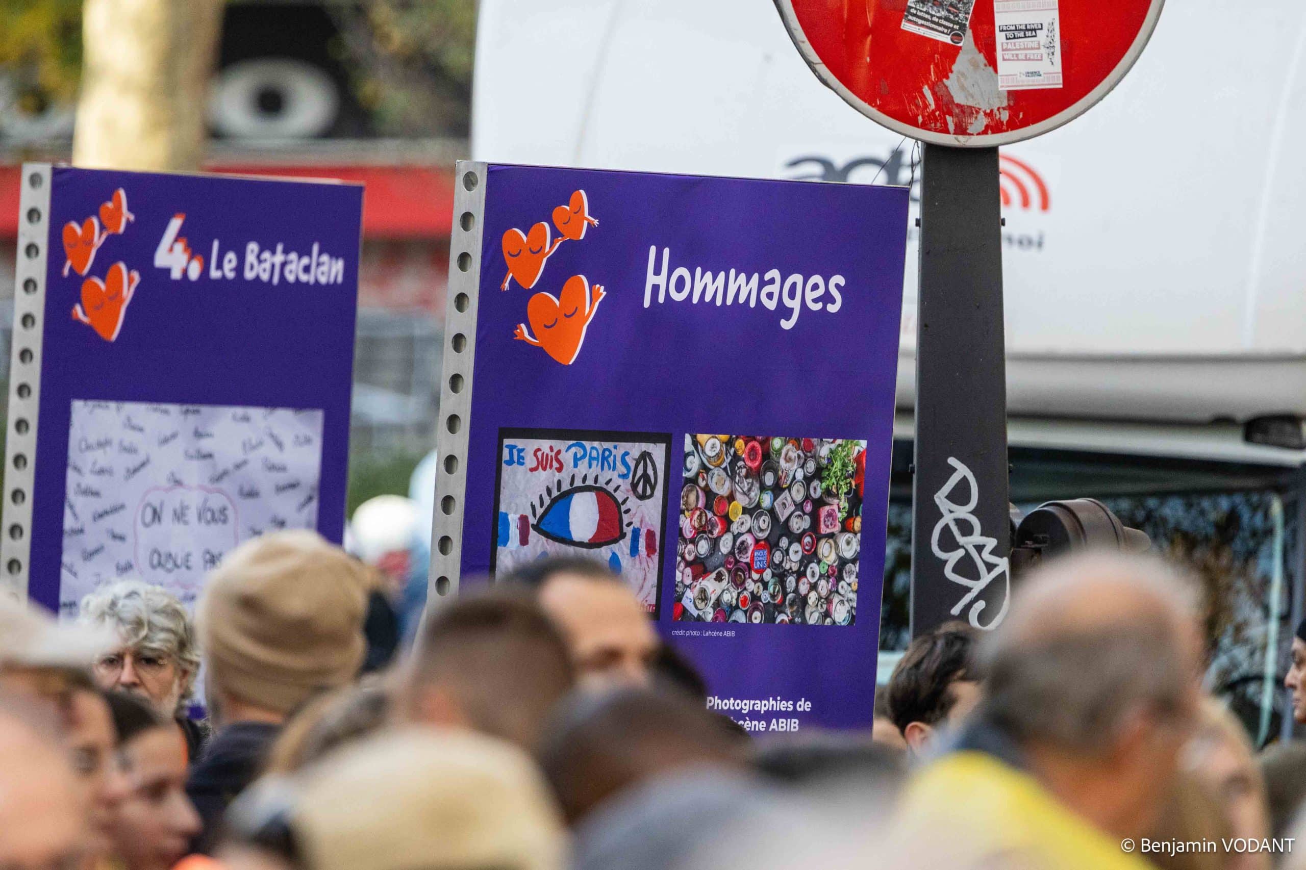 L’événement 13-Unis, organisé par l’Association française des Victimes du Terrorisme, a rassemblé 3000 coureurs et marcheurs, dix ans après les attentats de novembre 2015, ce dimanche sur le parvis de l’Hôtel de Ville, où le village de la Fraternité permettait à chacun de se ressourcer après la course de la Liberté de 15 km ou la marche de l’Égalité de 7 km.