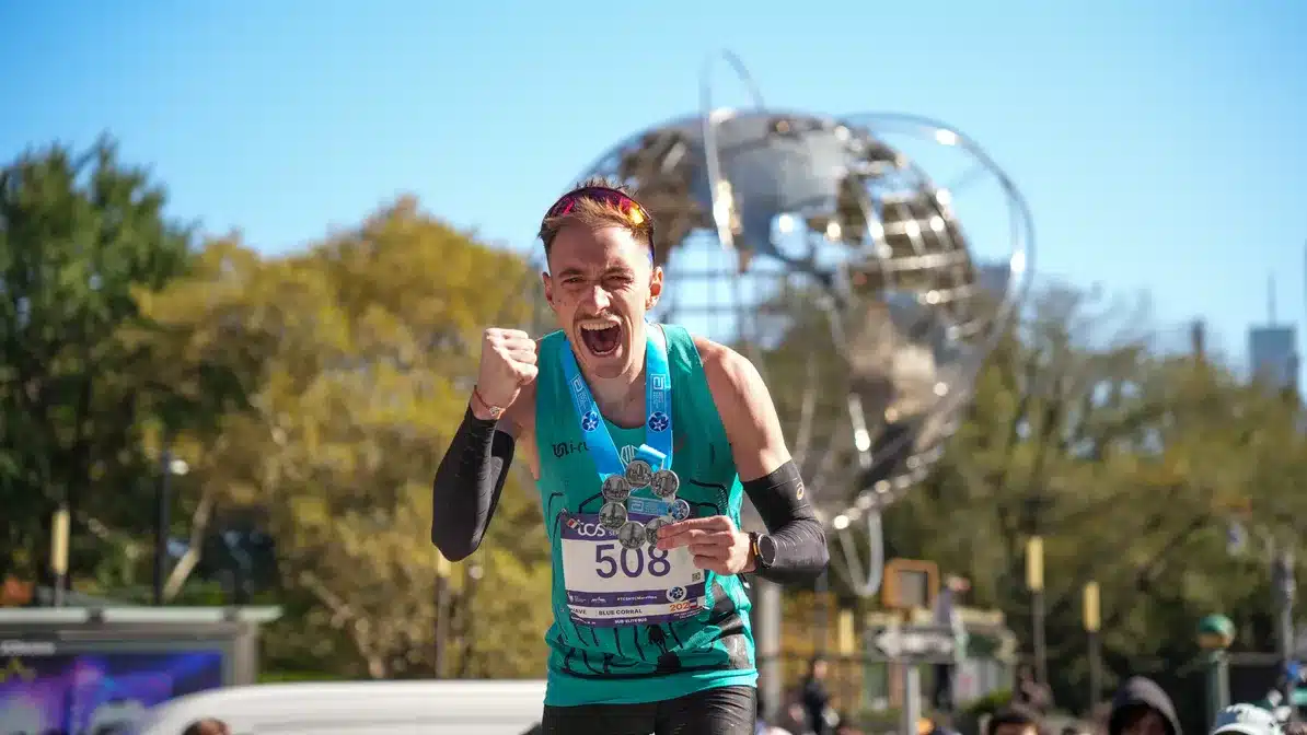Dorian Louvet entre dans la légende en bouclant les 7 World Marathon Majors en une seule année, tous courus sous les 2h30.