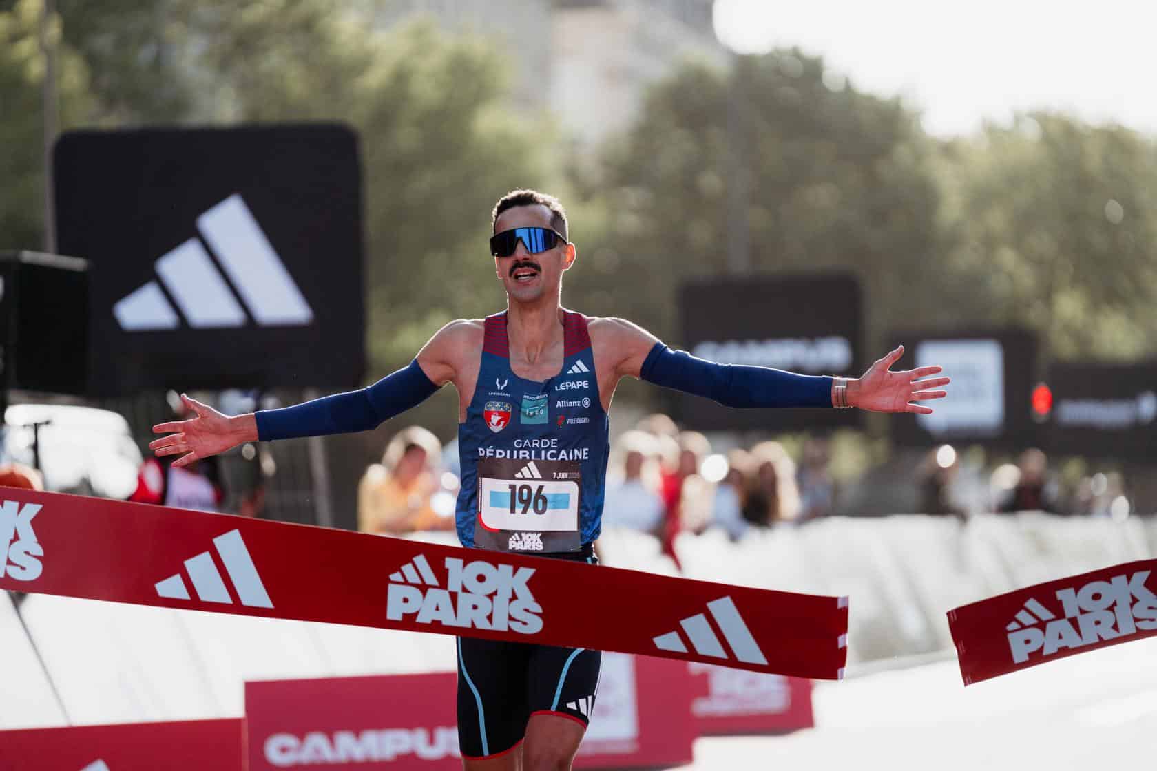 Suspendu 2 ans, Mehdi Frère signe un retour gagnant au 10 km de Paris (28'11) et vise déjà les JO 2028.