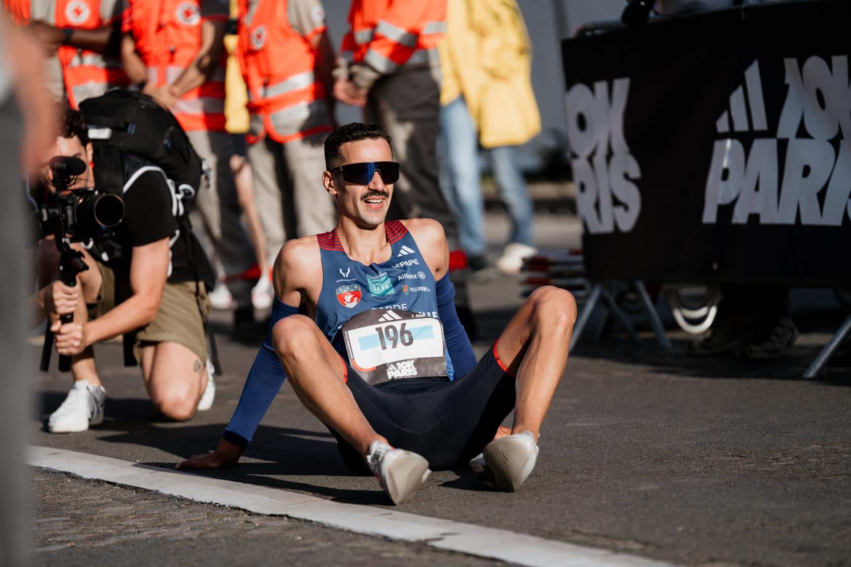 Suspendu 2 ans, Mehdi Frère signe un retour gagnant au 10 km de Paris (28'11) et vise déjà les JO 2028.