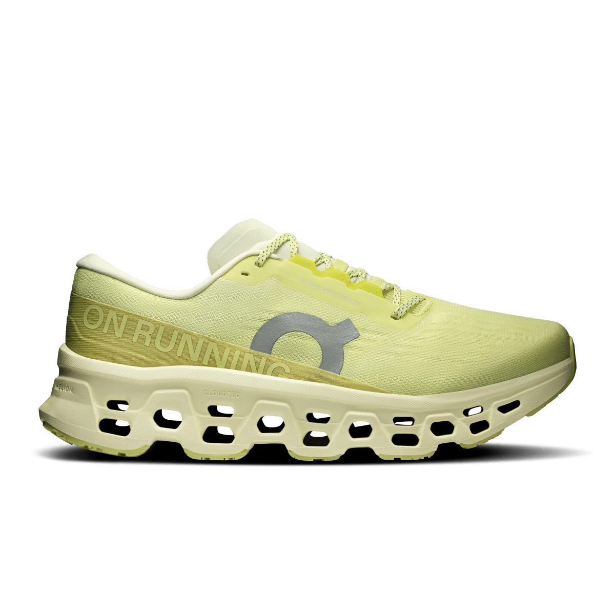 On dévoile la Cloudmonster 3 et décline sa franchise phare en trois versions : Cloudmonster 3, Hyper et LightSpray Hyper. Plus de rebond, plus d’efficacité et une vraie différenciation d’usage pour les runners en quête d’une daily trainer dynamique ou d’une super trainer ambitieuse.