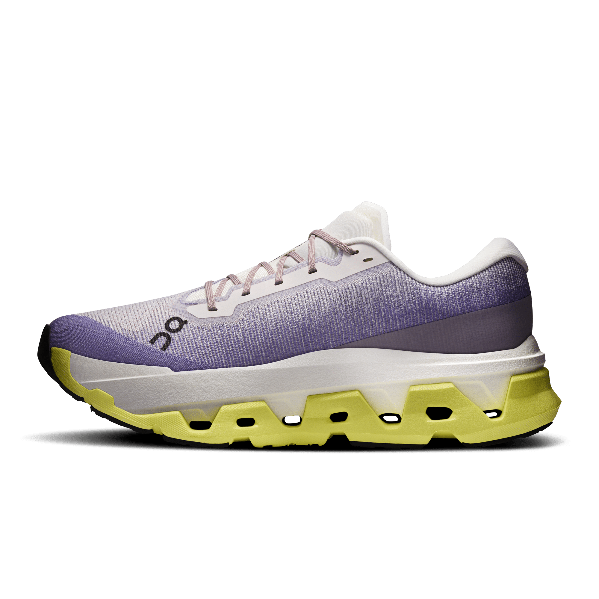 On dévoile la Cloudmonster 3 et décline sa franchise phare en trois versions : Cloudmonster 3, Hyper et LightSpray Hyper. Plus de rebond, plus d’efficacité et une vraie différenciation d’usage pour les runners en quête d’une daily trainer dynamique ou d’une super trainer ambitieuse.