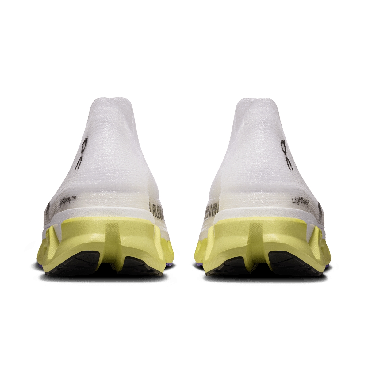 On dévoile la Cloudmonster 3 et décline sa franchise phare en trois versions : Cloudmonster 3, Hyper et LightSpray Hyper. Plus de rebond, plus d’efficacité et une vraie différenciation d’usage pour les runners en quête d’une daily trainer dynamique ou d’une super trainer ambitieuse.