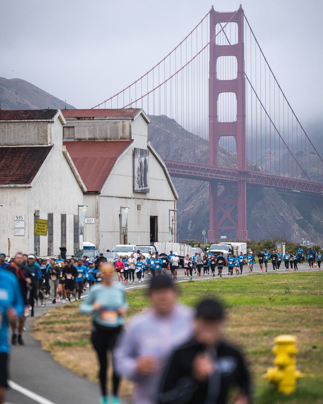 Ce dimanche 27 juillet, San Francisco s'apprête à vivre au rythme de son emblématique marathon. Près de 30 000 coureurs sont attendus pour arpenter les rues de la mythique cité californienne, au cœur du nord-ouest des États-Unis. Avec en point d’orgue la traversée spectaculaire du Golden Gate Bridge et un parcours aussi exigeant que grandiose, le Marathon de San Francisco promet une expérience inoubliable, entre défi sportif et paysages à couper le souffle.
