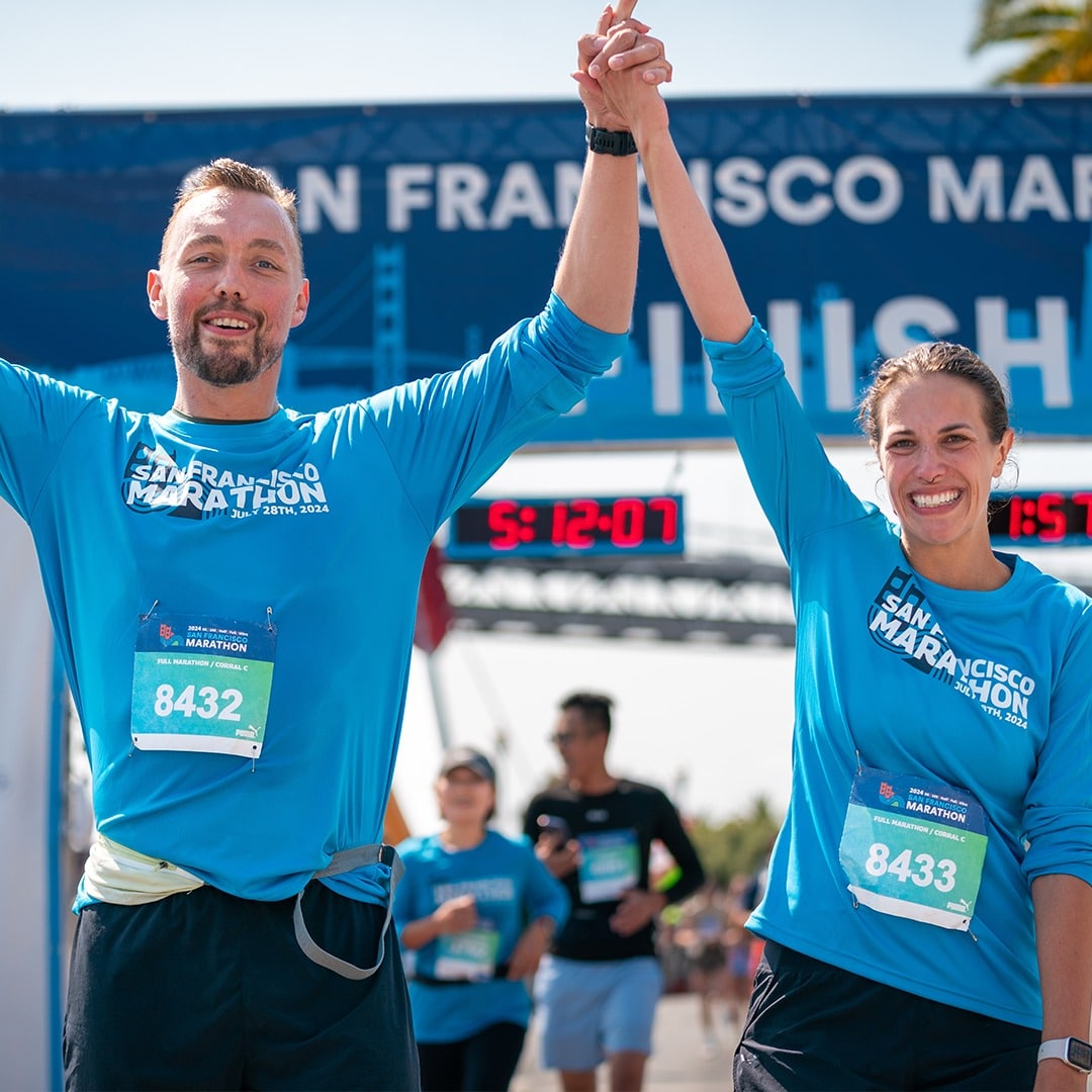Ce dimanche 27 juillet, San Francisco s'apprête à vivre au rythme de son emblématique marathon. Près de 30 000 coureurs sont attendus pour arpenter les rues de la mythique cité californienne, au cœur du nord-ouest des États-Unis. Avec en point d’orgue la traversée spectaculaire du Golden Gate Bridge et un parcours aussi exigeant que grandiose, le Marathon de San Francisco promet une expérience inoubliable, entre défi sportif et paysages à couper le souffle.