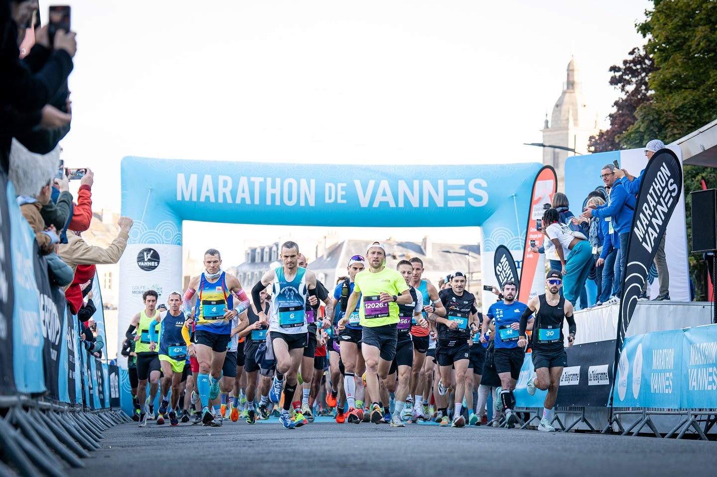 Ce week-end, la 25e édition du Marathon de Vannes a rassemblé passionnés, novices, relayeurs, familles et curieux sur les routes du Morbihan.