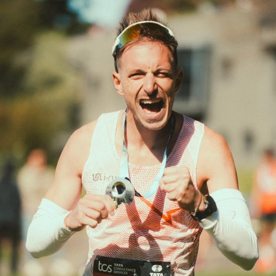 L'athlète français Dorian Louvet continue son périple sur les terres australiennes en terminant sa course 2h28'02.