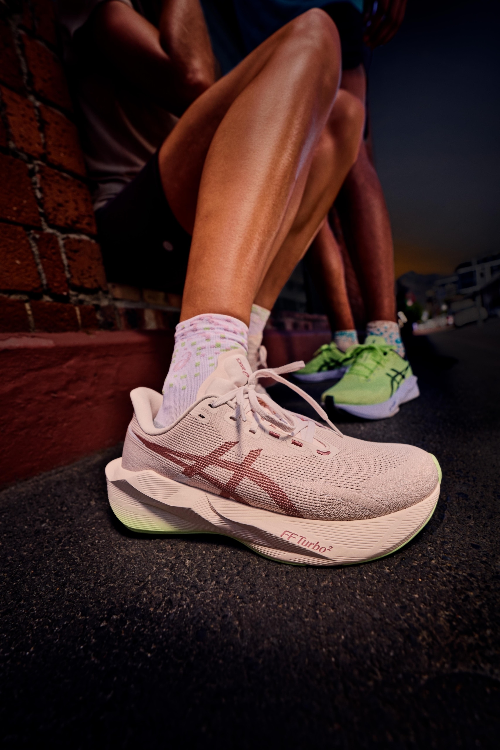 ASICS lance la Novablast 6 avec le pod FF TURBO² SQUARED en avant-pied. Plus réactive, plus légère, plus fun. Tout ce qu'on aimait déjà, en mieux. À partir du 1er juillet.