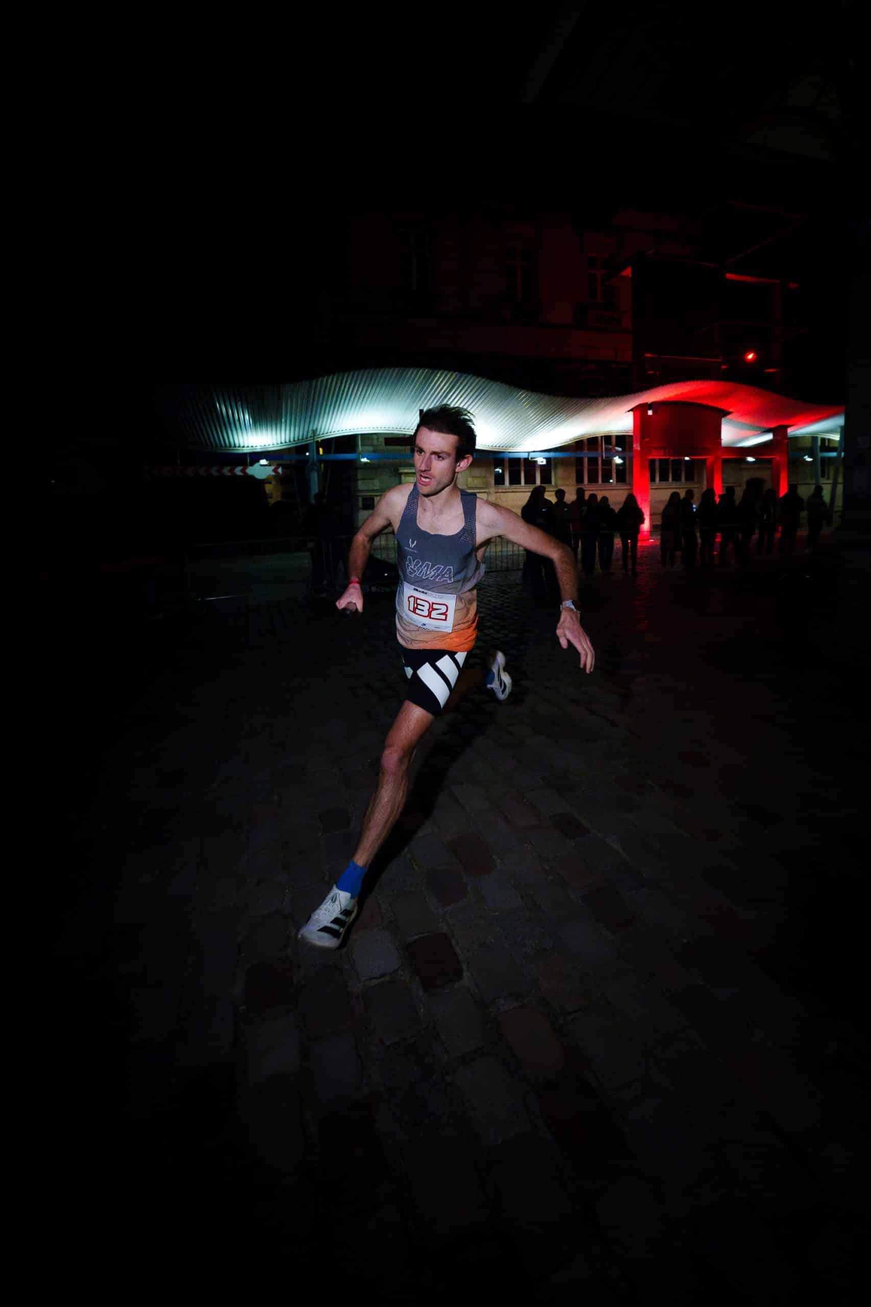 Courir, ce n’était pas votre truc. Pas envie au lycée, pas convaincu par vos amis, et votre sprint pour le bus suffisait largement. Puis un jour, vous vous y êtes mis, par défi, par besoin, peu importe. Aujourd’hui, vous êtes régulier, finisher. Mais vous êtes-vous déjà demandé pourquoi vous courez autant ?