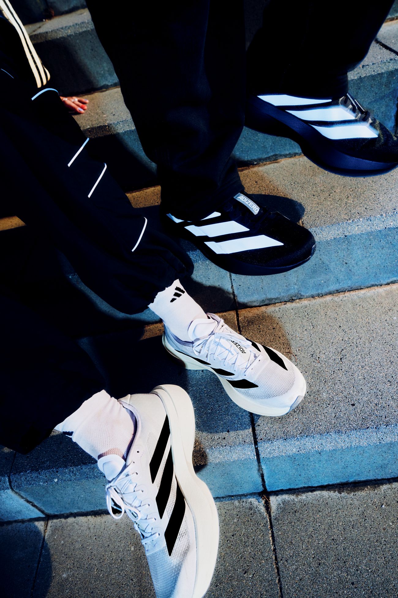 adidas Adizero Evo SL : la nouvelle version avec une tige en maille tissée améliore confort et maintien. Une chaussure running polyvalente et dynamique pour tous les entraînements.