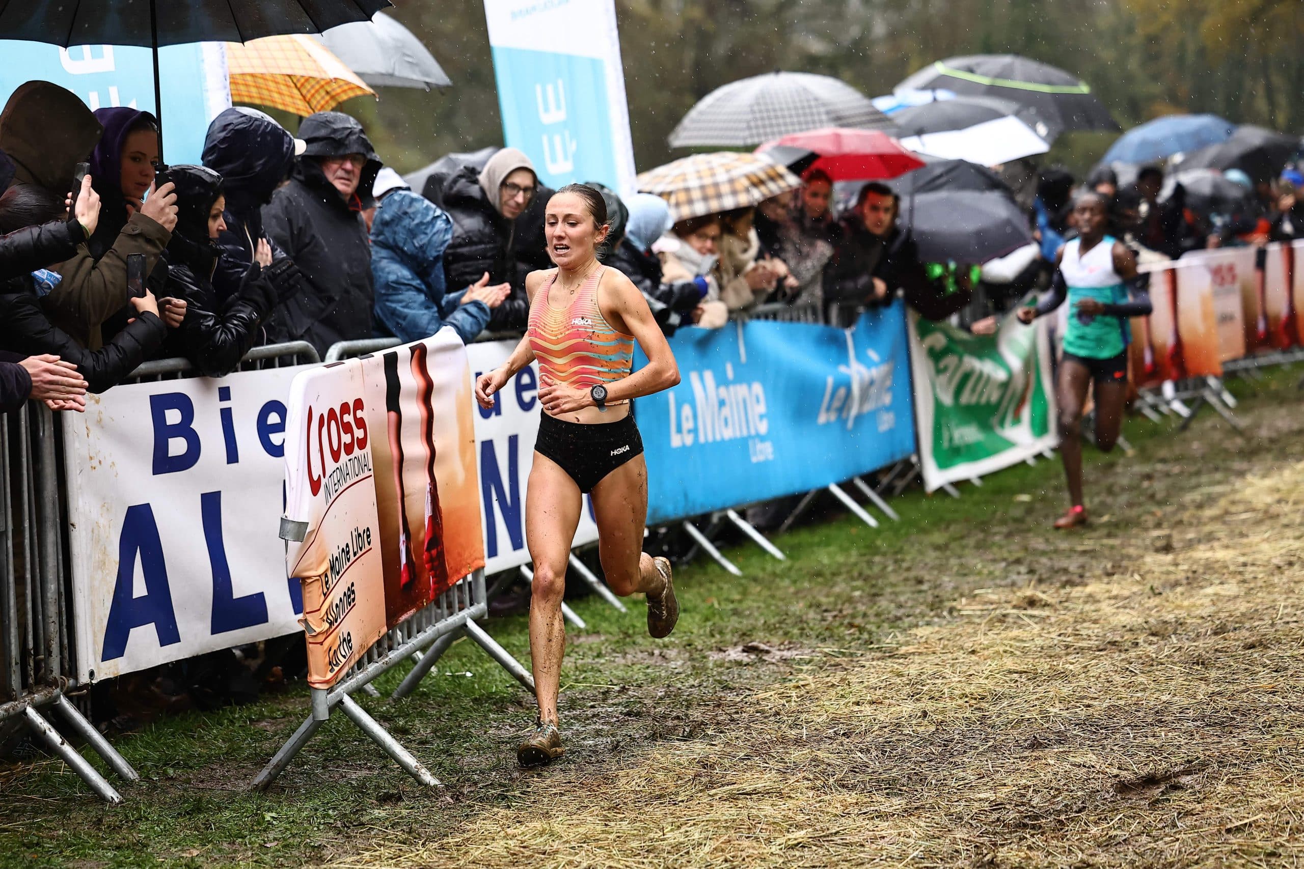 Pour devenir un bon coureur, alterner sa pratique de la course à pied avec d’autres sports, comme la natation ou le vélo, peut être la clé.