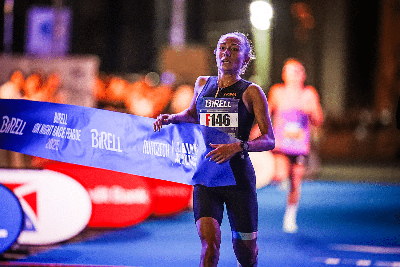 Elle est désormais la Française la plus rapide de l’histoire sur 10 km route. Ce samedi 6 septembre, Alessia Zarbo a frappé un grand coup à Prague en abaissant d’une petite seconde le record national détenu depuis mai dernier par Mekdes Woldu. 31’00 tout rond, une victoire, un record de parcours, et surtout la confirmation que la fondeuse du Racing Multi Athlon vit une année charnière. À quelques jours de ses 24 ans, l'athlète originaire d'Antibes s’offre le plus beau des cadeaux.