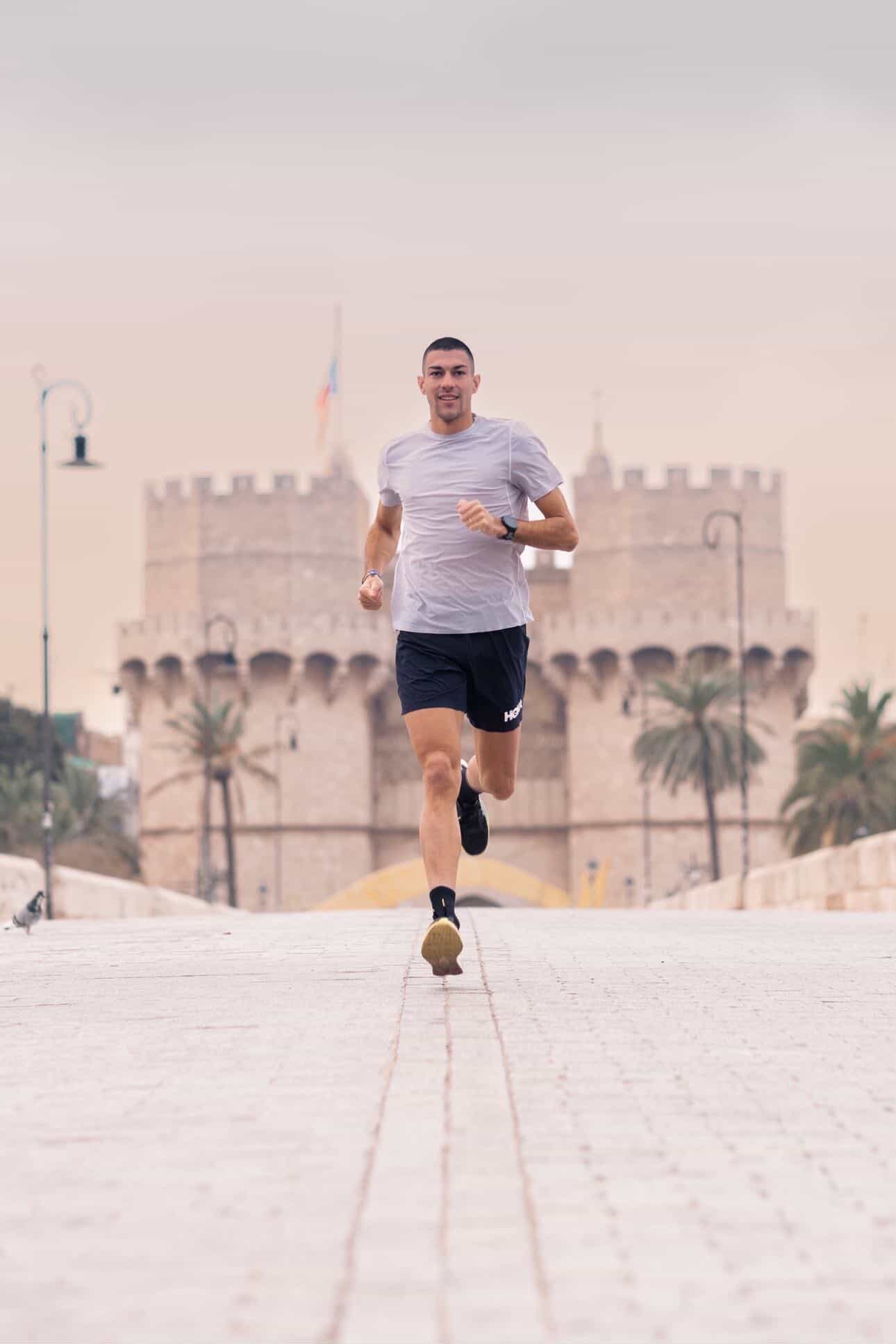Alexis Turpin, marathonien amateur en 2h16, raconte sa préparation, son équilibre entre travail et entraînement, et ses ambitions pour le Marathon de Paris.
