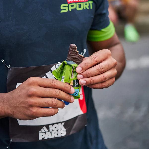 Marathon : découvrez pourquoi la nutrition est essentielle pour éviter le mur, maintenir votre énergie et réussir votre course grâce à des conseils simples et concrets.