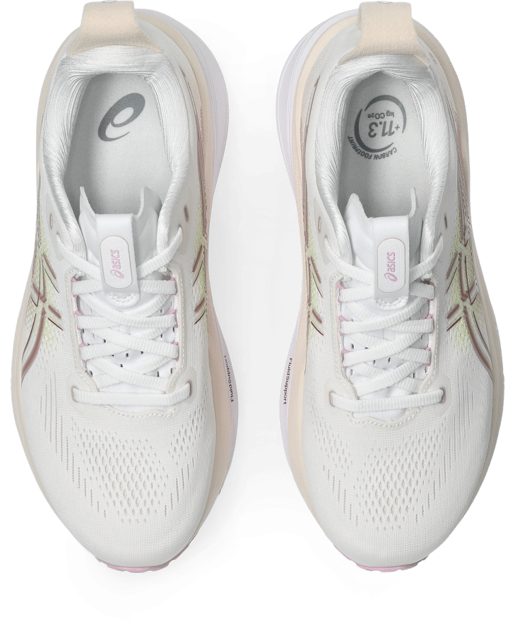 ASICS dévoile la GEL-KAYANO 33, une nouvelle version plus fluide et polyvalente avec une stabilité moins intrusive et un confort encore amélioré.