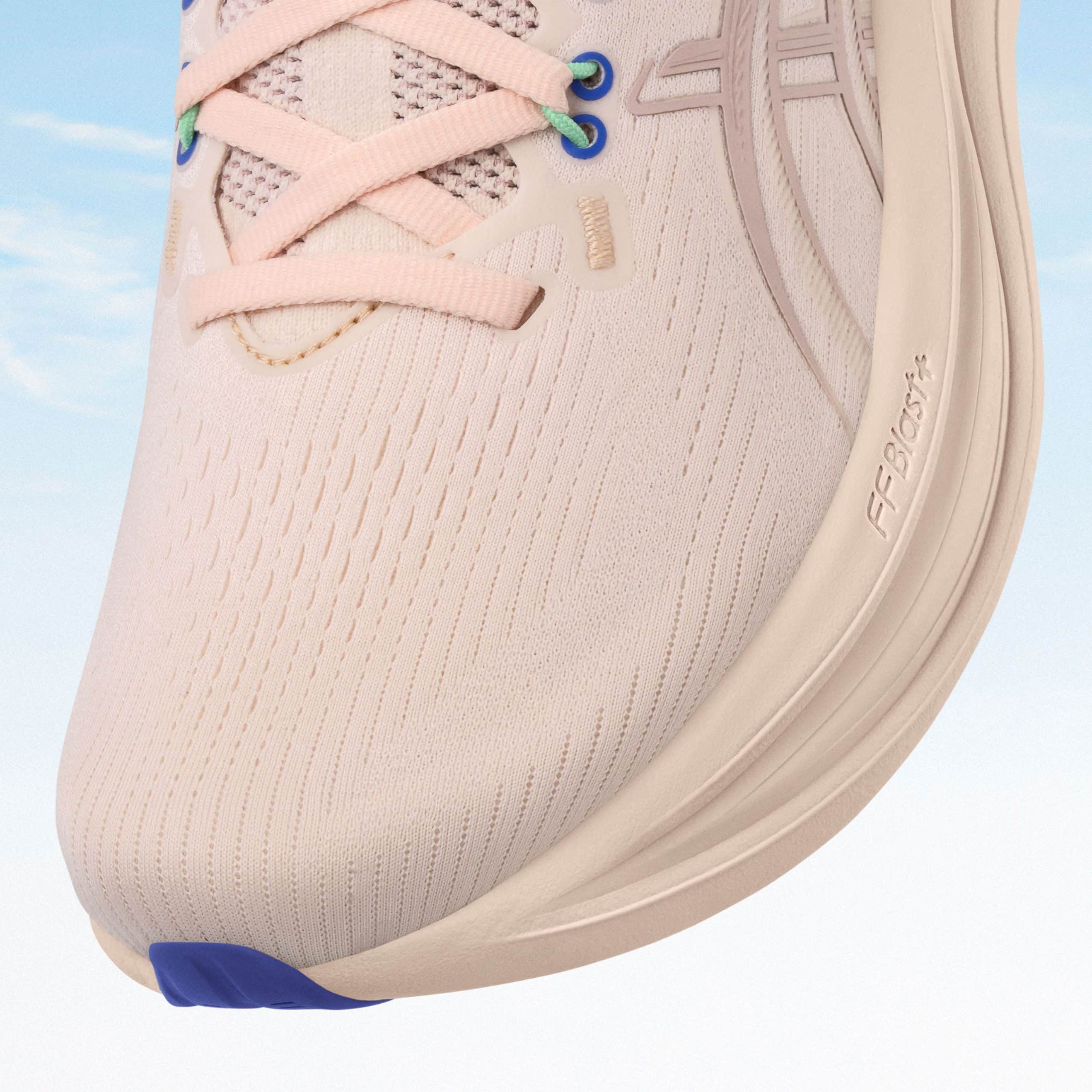 ASICS dévoile la GEL-Nimbus 28 : encore plus légère, plus douce et toujours aussi confortable. Technologies FF BLAST™ PLUS et PureGEL™, tige repensée, sensations de course fluides. Idéale pour les footings et les longues sorties.