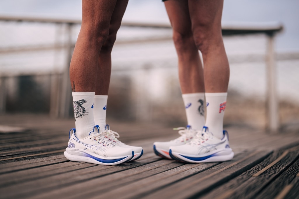 À l’occasion du Marathon de Paris 2026, ASICS dévoile une édition spéciale de la GEL-Nimbus 28. Design inspiré de la capitale, confort premium et technologies FF BLAST PLUS et PureGEL : la référence des daily trainers s’offre une version collector.