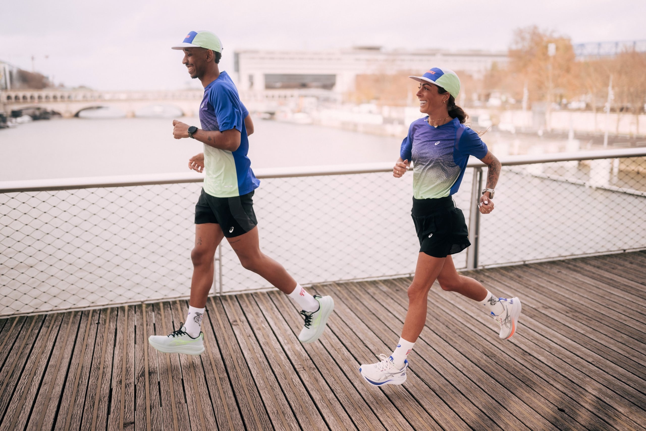 À l’occasion du Marathon de Paris 2026, ASICS dévoile une édition spéciale de la GEL-Nimbus 28. Design inspiré de la capitale, confort premium et technologies FF BLAST PLUS et PureGEL : la référence des daily trainers s’offre une version collector.