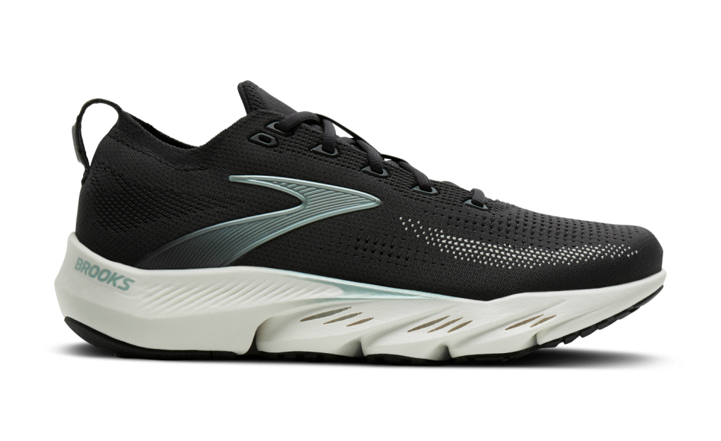 Brooks dévoile la Glycerin Flex, une chaussure de running qui mise sur la souplesse et la liberté de mouvement. Mousse premium DNA Tuned, flexibilité et confort longue distance : une alternative moderne à la Glycerin classique pour une foulée naturelle et courir souvent, longtemps.