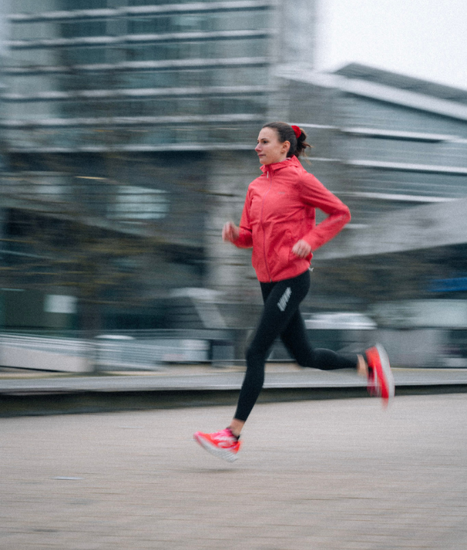 Signature majeure dans le running français : Baouw accueille Étienne Daguinos et Méline Rollin. Une stratégie forte sur le marché de la nutrition sportive haute performance, entre marathon, 10 km et grandes ambitions.