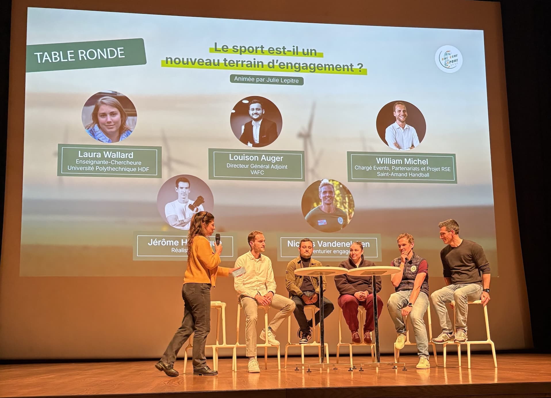 Mardi 18 novembre, la Cité des Congrès de Valenciennes a accueilli une soirée consacrée aux liens entre activité physique, environnement et santé. Autour de la projection du film 100 marathons vus du cœur, plusieurs acteurs locaux ont débattu du rôle du sport dans la transition écologique et sanitaire. L’éco-aventurier Nicolas Vandenelsken, invité central de la rencontre, y a partagé son expérience et son approche du concept “Une seule santé”.