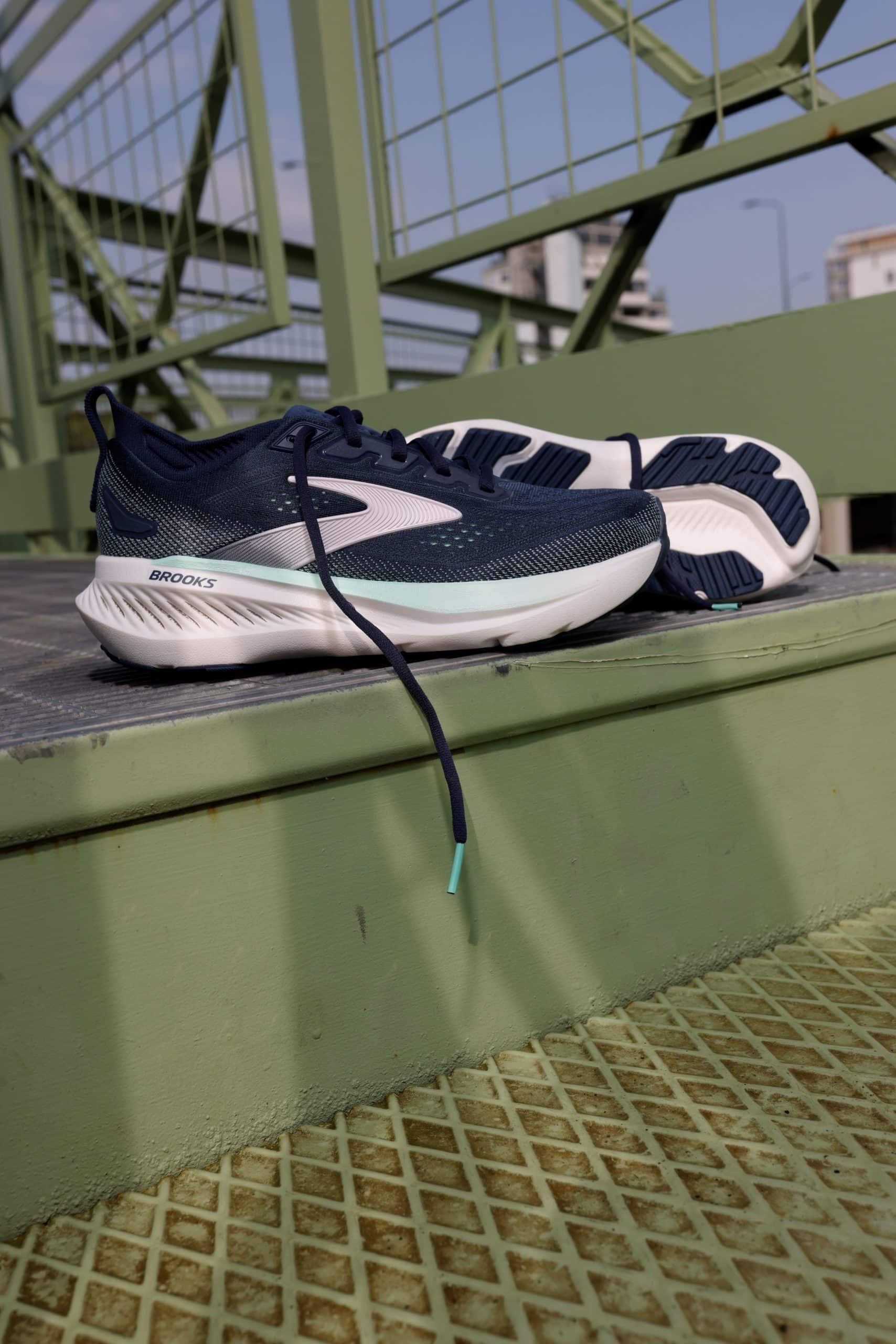 Brooks dévoile les Glycerin 23 et Glycerin GTS 23, deux chaussures de running confort premium pensées pour courir longtemps. Nouvelle mousse DNA Tuned, version neutre ou avec soutien GuideRails, pour aider chaque coureur à bouger au quotidien.