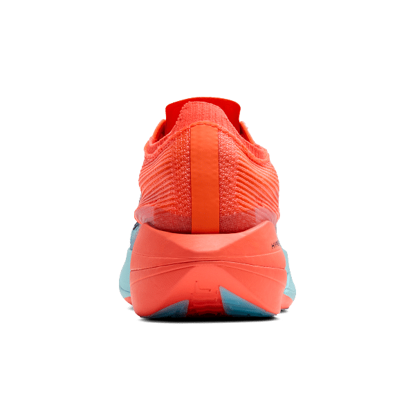 Brooks frappe fort avec la sortie de sa toute nouvelle Hyperion Elite 5. Présentée comme l’évolution directe de la très performante Hyperion Elite 4 PB, cette chaussure à plaque carbone se veut encore plus rapide, plus légère, et plus explosive. Conçue pour les marathons, semi-marathons et même sur du 5 km et 10 km, elle incarne le haut de gamme compétition de la marque américaine.