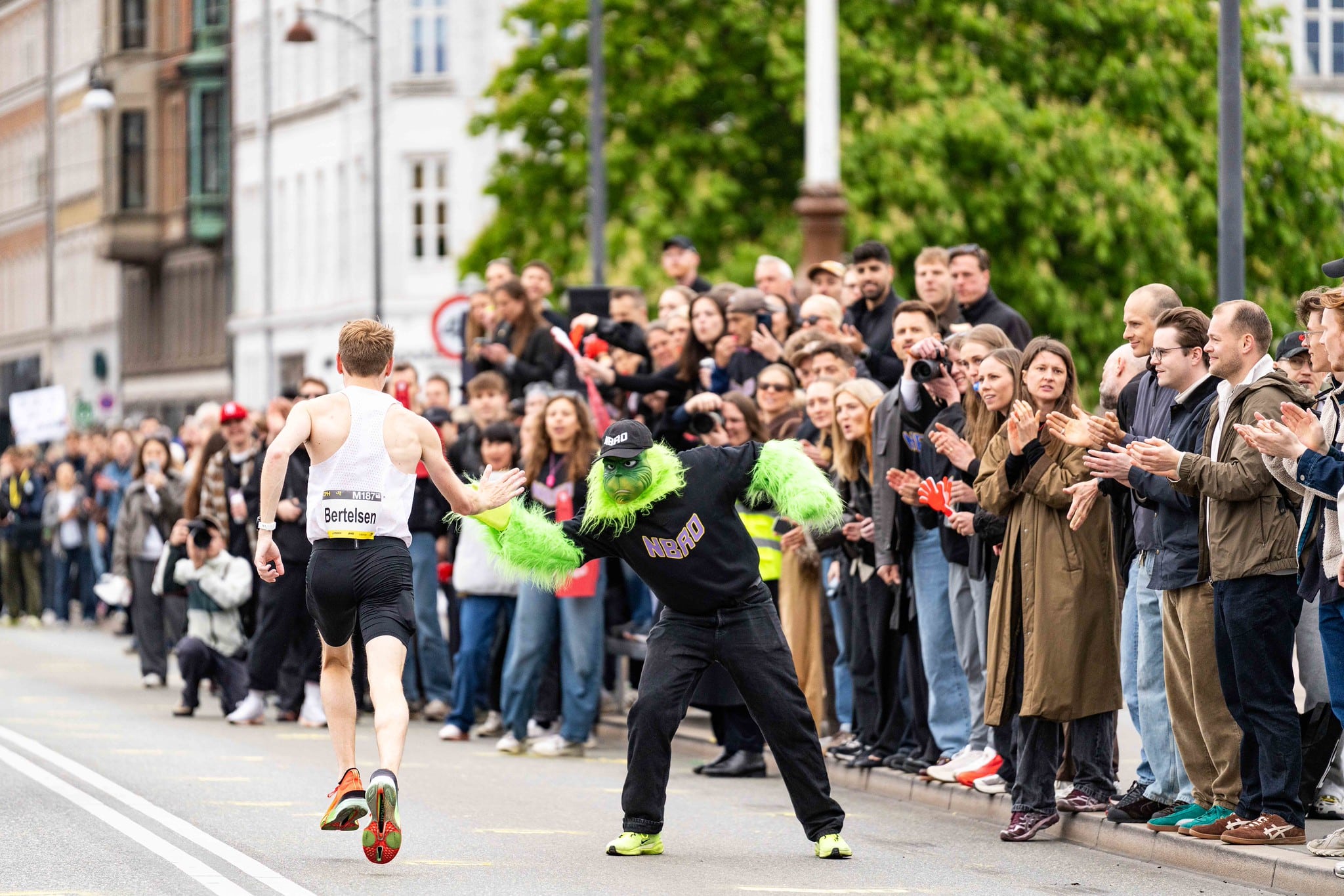 Marathon de Copenhague 2026 : Mercy Chebwogen pulvérise le record du parcours pour ses débuts. Tadesse Kassa s’impose au terme d’un final spectaculaire dans une ambiance électrique.