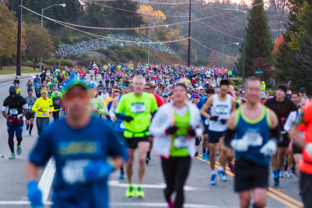 Découvrez les résultats du California International Marathon 2025 : victoires de Molly Born et Futsum Zienasellassie, pluie de qualifications pour les Trials LA 2028, et performance exceptionnelle de Courtney Dauwalter en 2h38. Une édition historique du CIM, véritable machine à records aux États-Unis.