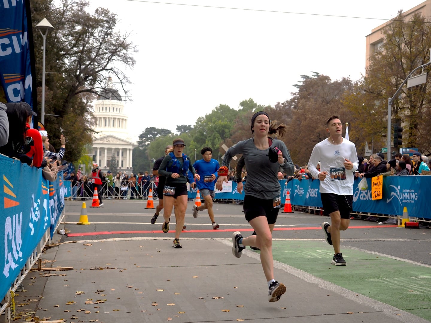 Découvrez les résultats du California International Marathon 2025 : victoires de Molly Born et Futsum Zienasellassie, pluie de qualifications pour les Trials LA 2028, et performance exceptionnelle de Courtney Dauwalter en 2h38. Une édition historique du CIM, véritable machine à records aux États-Unis.