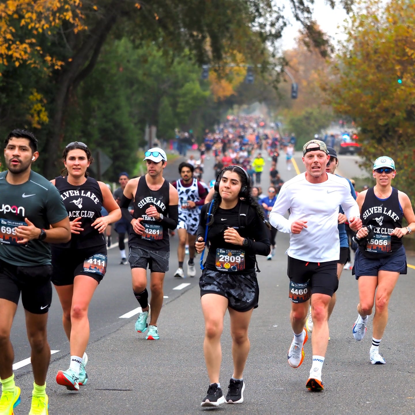 Découvrez les résultats du California International Marathon 2025 : victoires de Molly Born et Futsum Zienasellassie, pluie de qualifications pour les Trials LA 2028, et performance exceptionnelle de Courtney Dauwalter en 2h38. Une édition historique du CIM, véritable machine à records aux États-Unis.