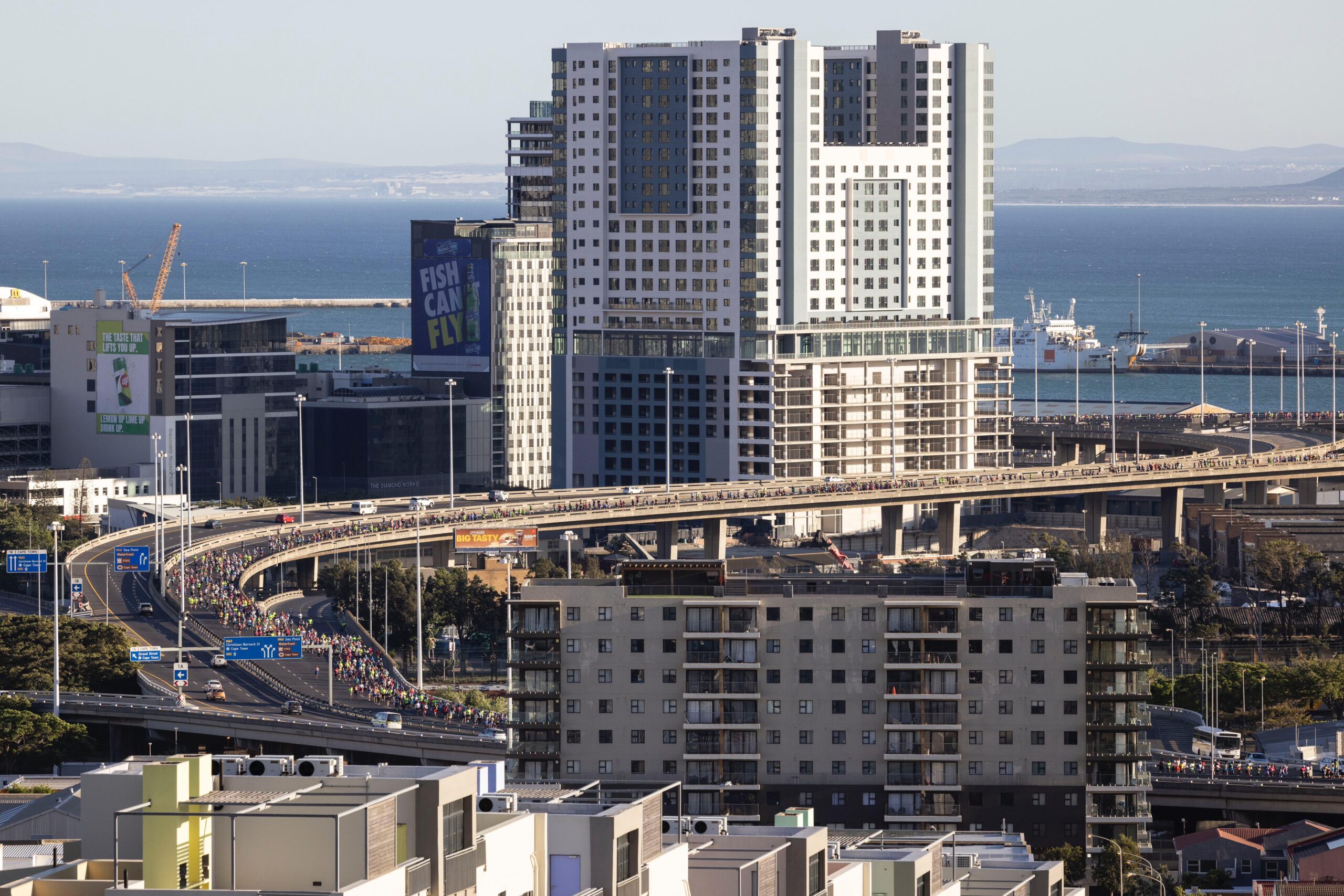 Comment s’inscrire au Marathon de Cape Town ? Dates de la loterie, autres moyens d’obtenir un dossard, parcours et expérience unique du futur premier Major africain.