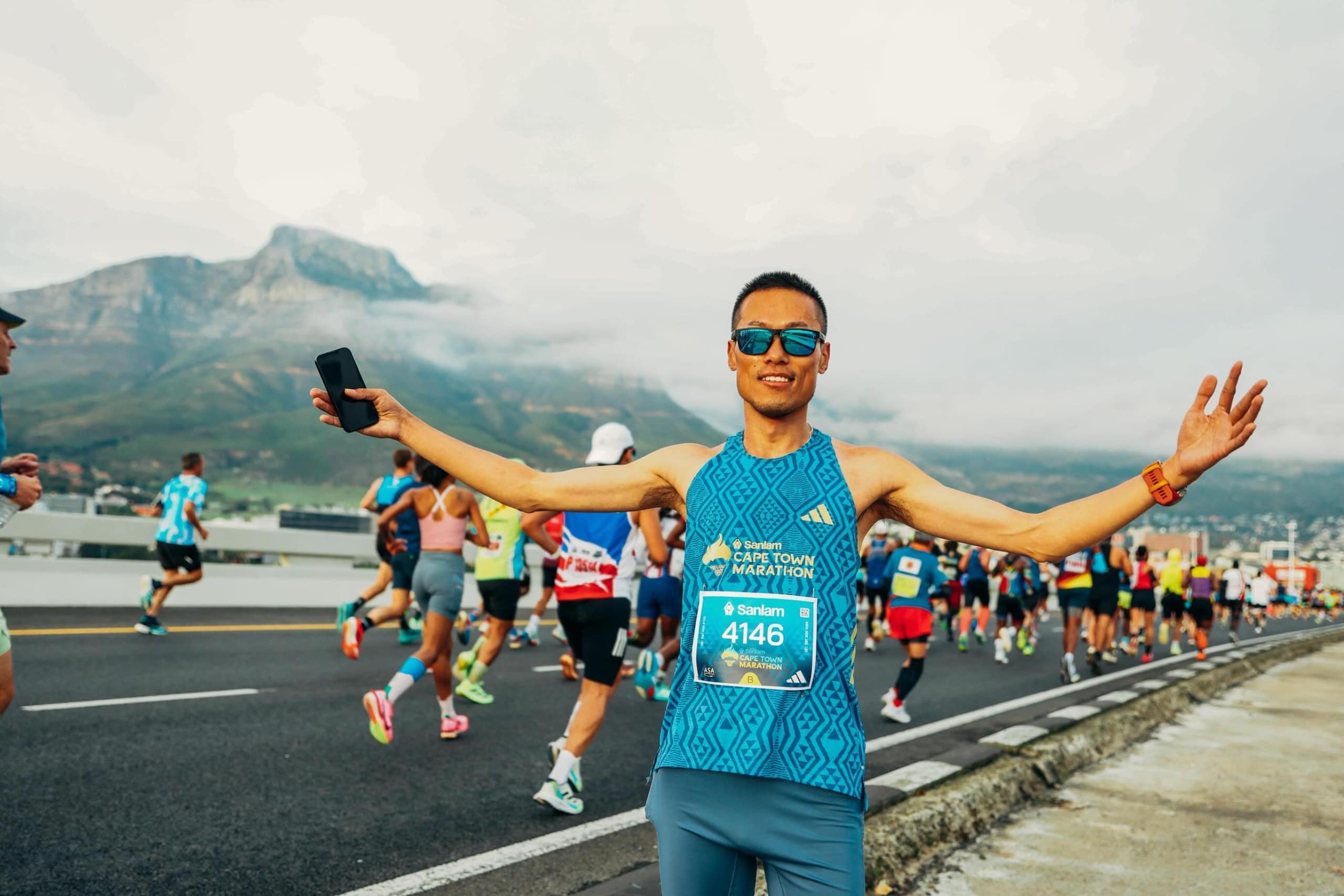 Cape Town Marathon 2026 : record historique de Mohamed Esa, victoire de Dera Dida, premier marathon africain d’Eliud Kipchoge et ambitions Major plus fortes que jamais.