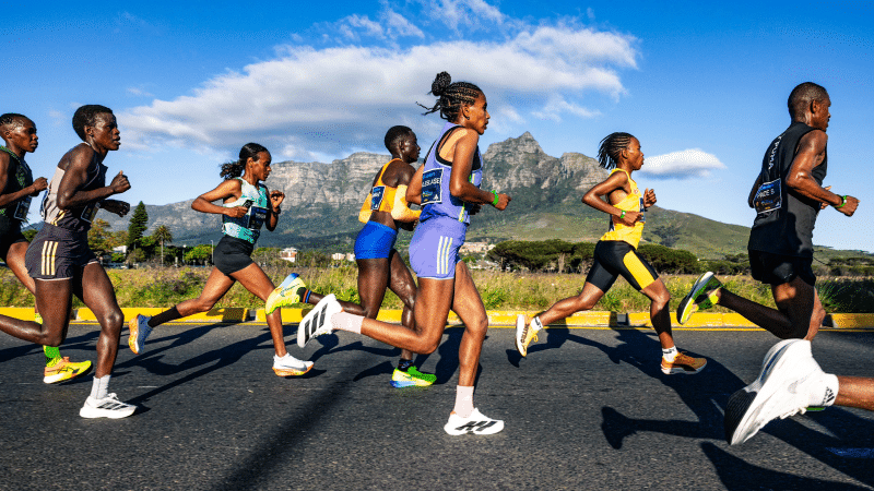 Le Marathon de Cape Town 2025 annulé 90 minutes avant le départ à cause de vents violents laissant 24 000 coureurs sur la touche.