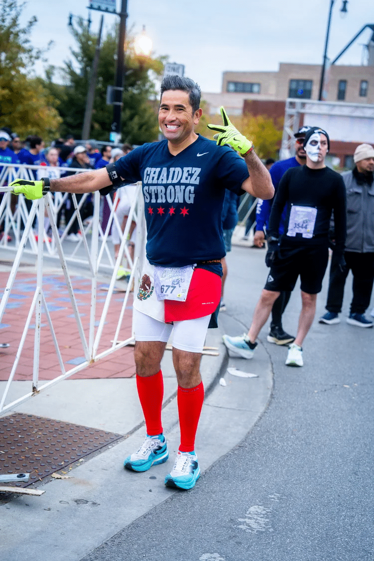 Découvrez La Carrera de Los Muertos à Chicago : un 5 km à travers Pilsen, entre culture mexicaine, traditions du Día de los Muertos et esprit de communauté.
