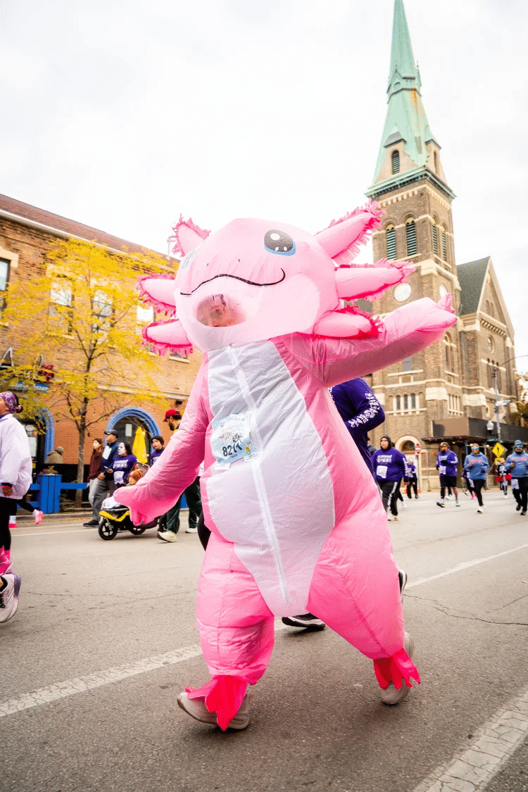 Découvrez La Carrera de Los Muertos à Chicago : un 5 km à travers Pilsen, entre culture mexicaine, traditions du Día de los Muertos et esprit de communauté.