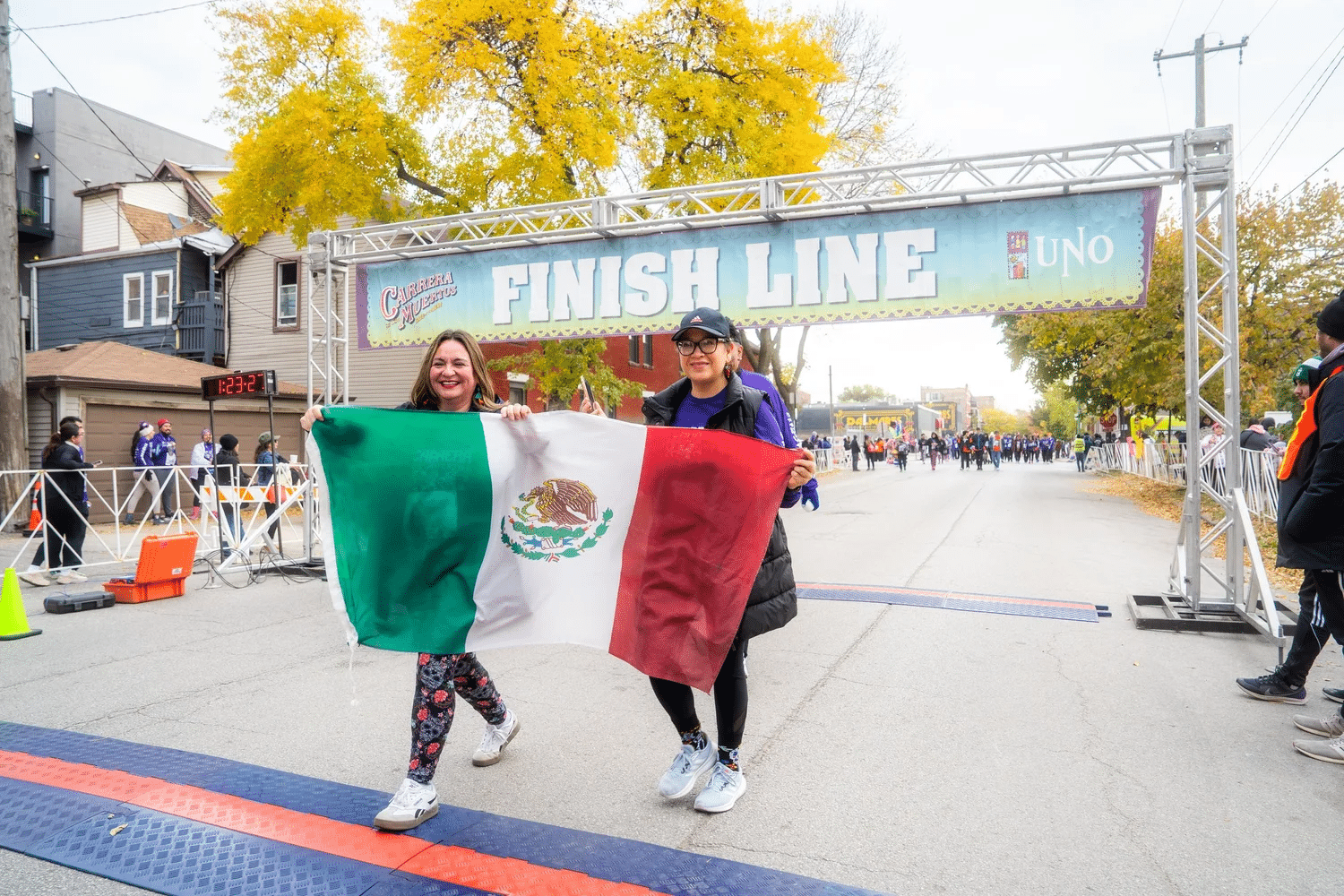 Découvrez La Carrera de Los Muertos à Chicago : un 5 km à travers Pilsen, entre culture mexicaine, traditions du Día de los Muertos et esprit de communauté.