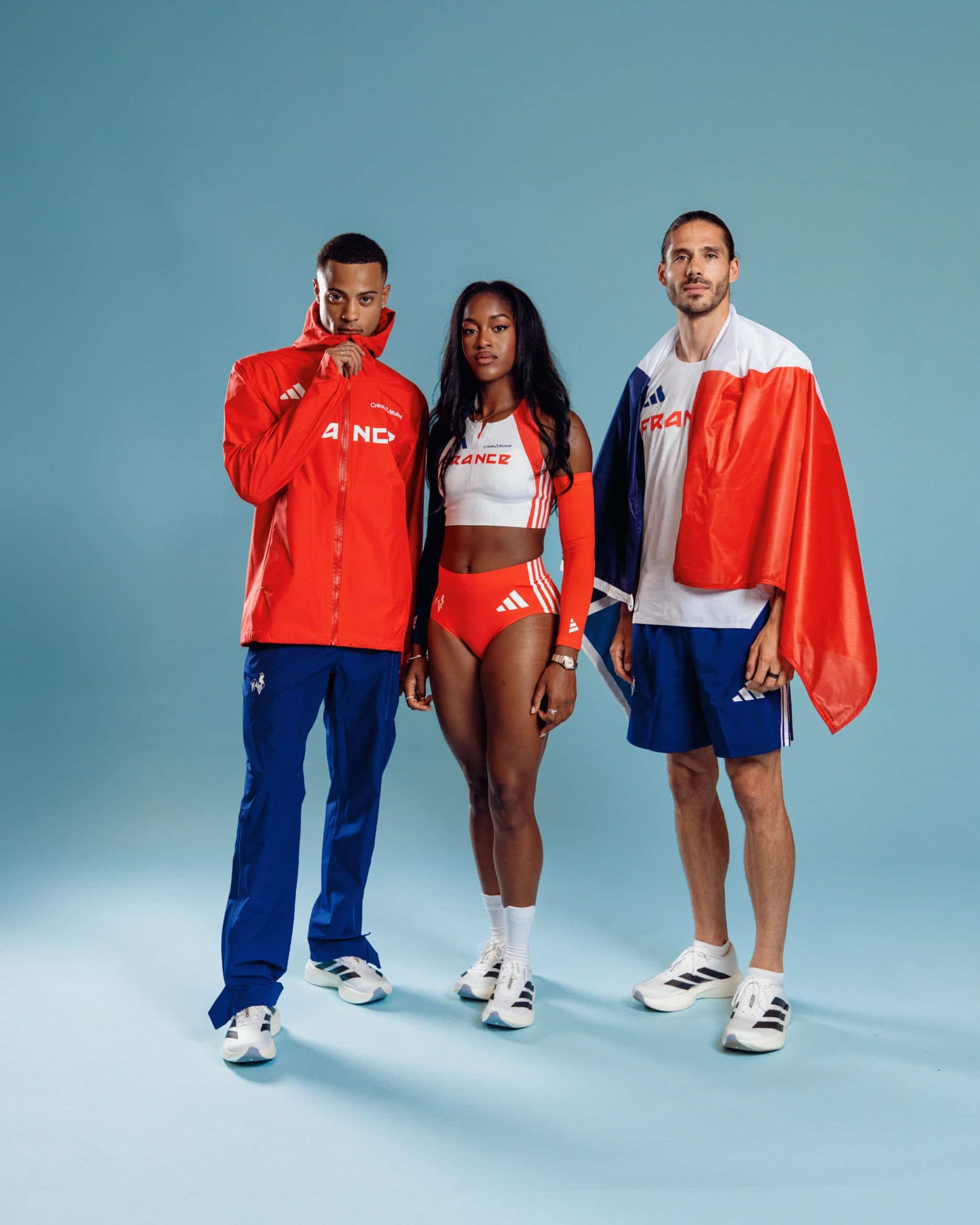 À deux jours du coup d’envoi des Championnats du Monde d’Athlétisme de Tokyo (13 au 21 septembre 2025), adidas a dévoilé la collection que porteront les athlètes français. La célèbre marque aux 3 bandes lance une ligne pleine de style et d’innovation. Un vrai mélange de design symbolique tricolore et de technologie pour la haute performance, conçu pour accompagner les Bleus dans leur quête de médailles au cœur du stade national japonais.