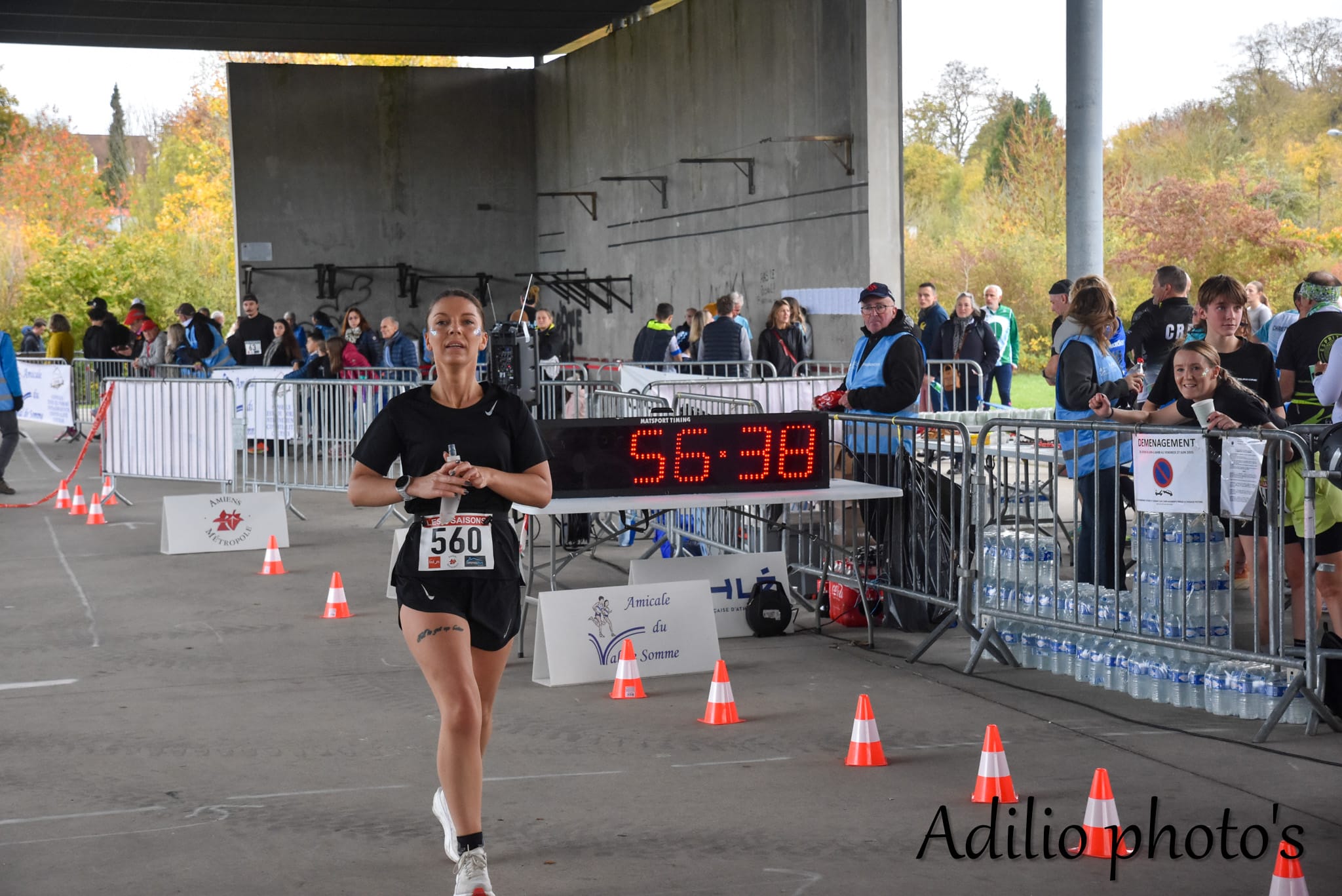 La grande finale de la Course des 4 Saisons a rassemblé près de 600 coureurs, venus de la contrée amiénoise mais aussi de plus loin, notamment du bassin parisien, pour se présenter à une, deux ou trois des épreuves qui se sont succédé ce dimanche 2 novembre au parc du Grand Marais, fidèle lieu de cet événement organisé quatre fois par an par l’Amicale Val de Somme.