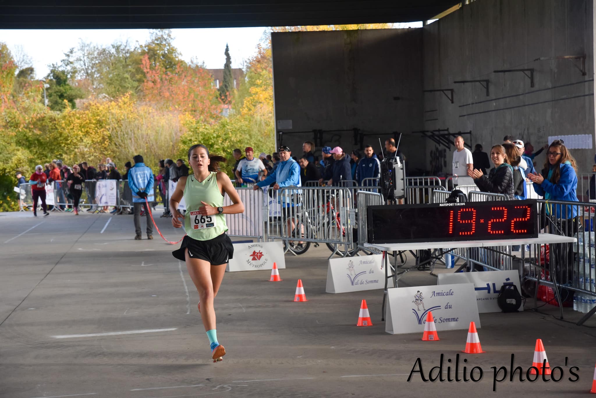 La grande finale de la Course des 4 Saisons a rassemblé près de 600 coureurs, venus de la contrée amiénoise mais aussi de plus loin, notamment du bassin parisien, pour se présenter à une, deux ou trois des épreuves qui se sont succédé ce dimanche 2 novembre au parc du Grand Marais, fidèle lieu de cet événement organisé quatre fois par an par l’Amicale Val de Somme.