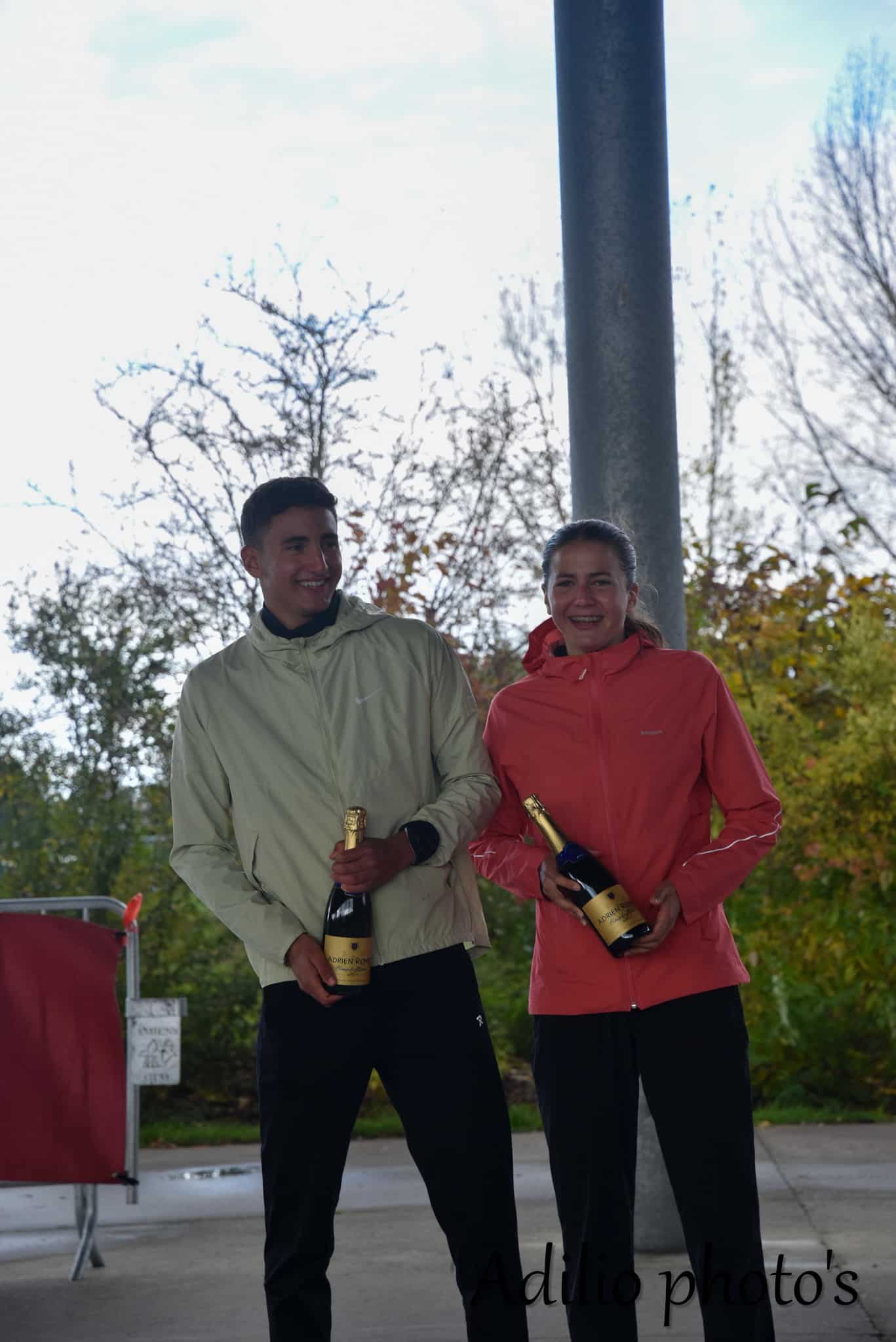 La grande finale de la Course des 4 Saisons a rassemblé près de 600 coureurs, venus de la contrée amiénoise mais aussi de plus loin, notamment du bassin parisien, pour se présenter à une, deux ou trois des épreuves qui se sont succédé ce dimanche 2 novembre au parc du Grand Marais, fidèle lieu de cet événement organisé quatre fois par an par l’Amicale Val de Somme.