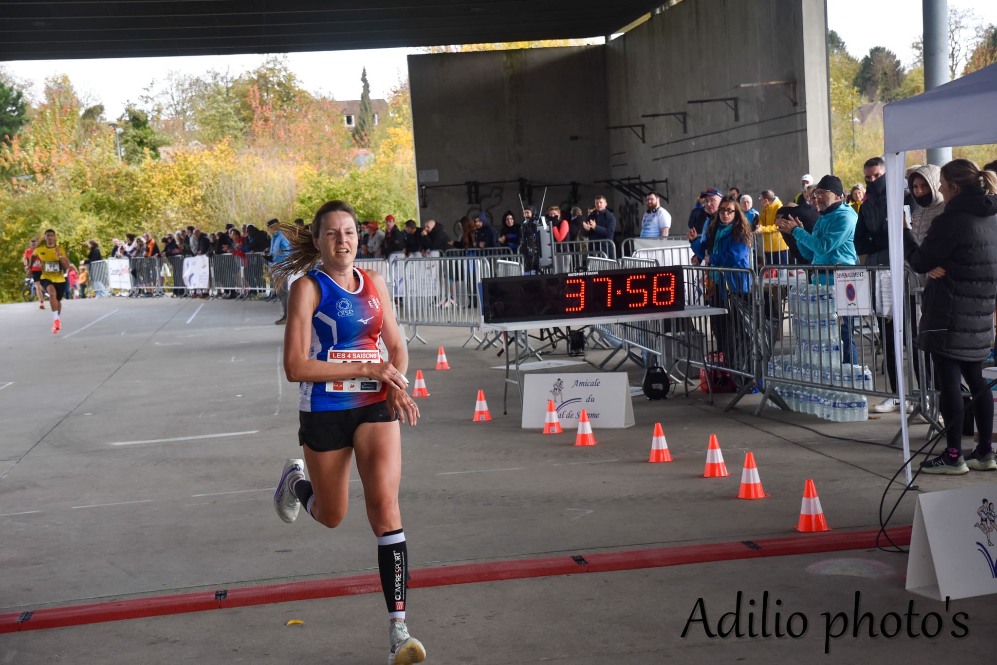 La grande finale de la Course des 4 Saisons a rassemblé près de 600 coureurs, venus de la contrée amiénoise mais aussi de plus loin, notamment du bassin parisien, pour se présenter à une, deux ou trois des épreuves qui se sont succédé ce dimanche 2 novembre au parc du Grand Marais, fidèle lieu de cet événement organisé quatre fois par an par l’Amicale Val de Somme.