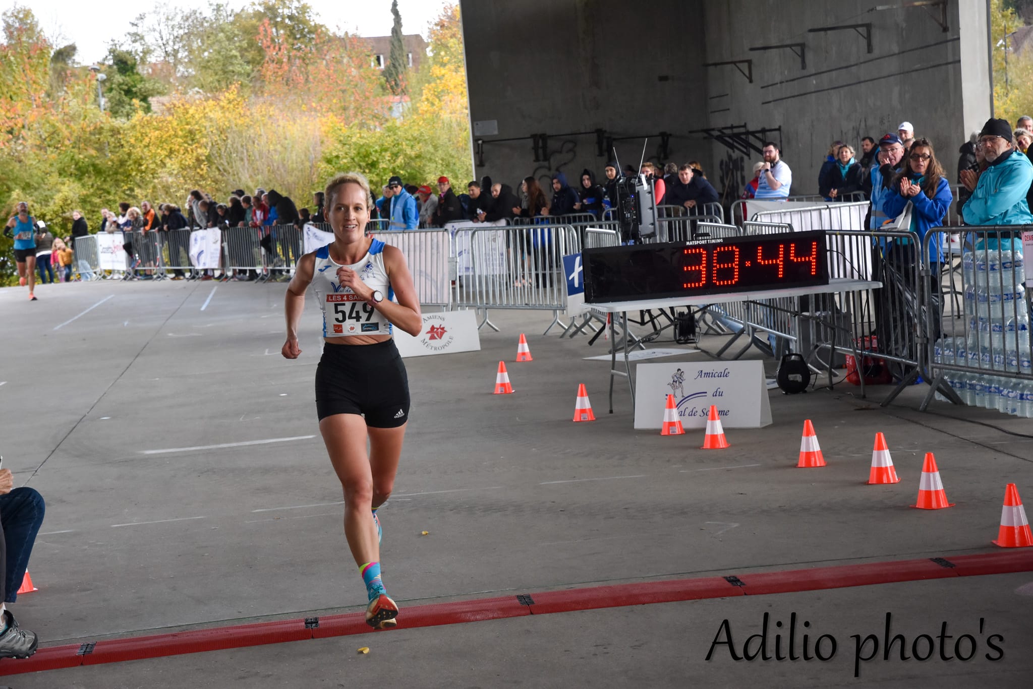 La grande finale de la Course des 4 Saisons a rassemblé près de 600 coureurs, venus de la contrée amiénoise mais aussi de plus loin, notamment du bassin parisien, pour se présenter à une, deux ou trois des épreuves qui se sont succédé ce dimanche 2 novembre au parc du Grand Marais, fidèle lieu de cet événement organisé quatre fois par an par l’Amicale Val de Somme.
