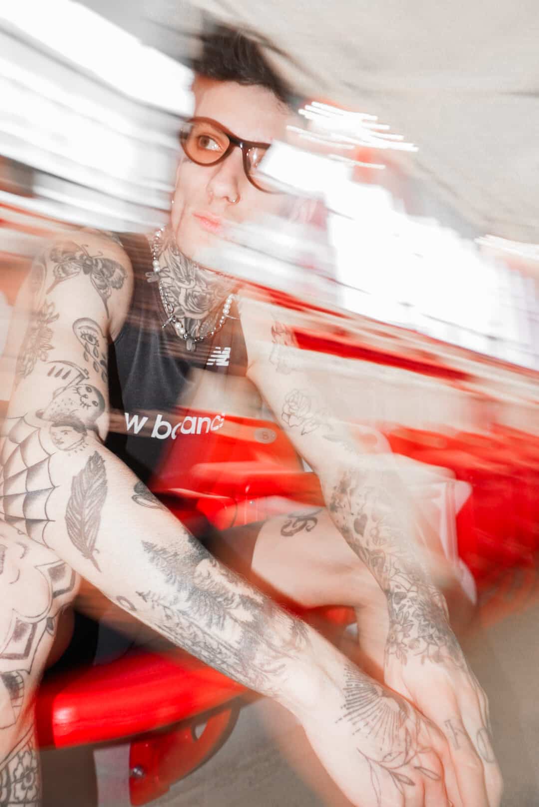 Athlète amateur de haut niveau, Romain Wyndaele se démarque grâce à ses tenues uniques. Rencontre avec un esthète de la performance.