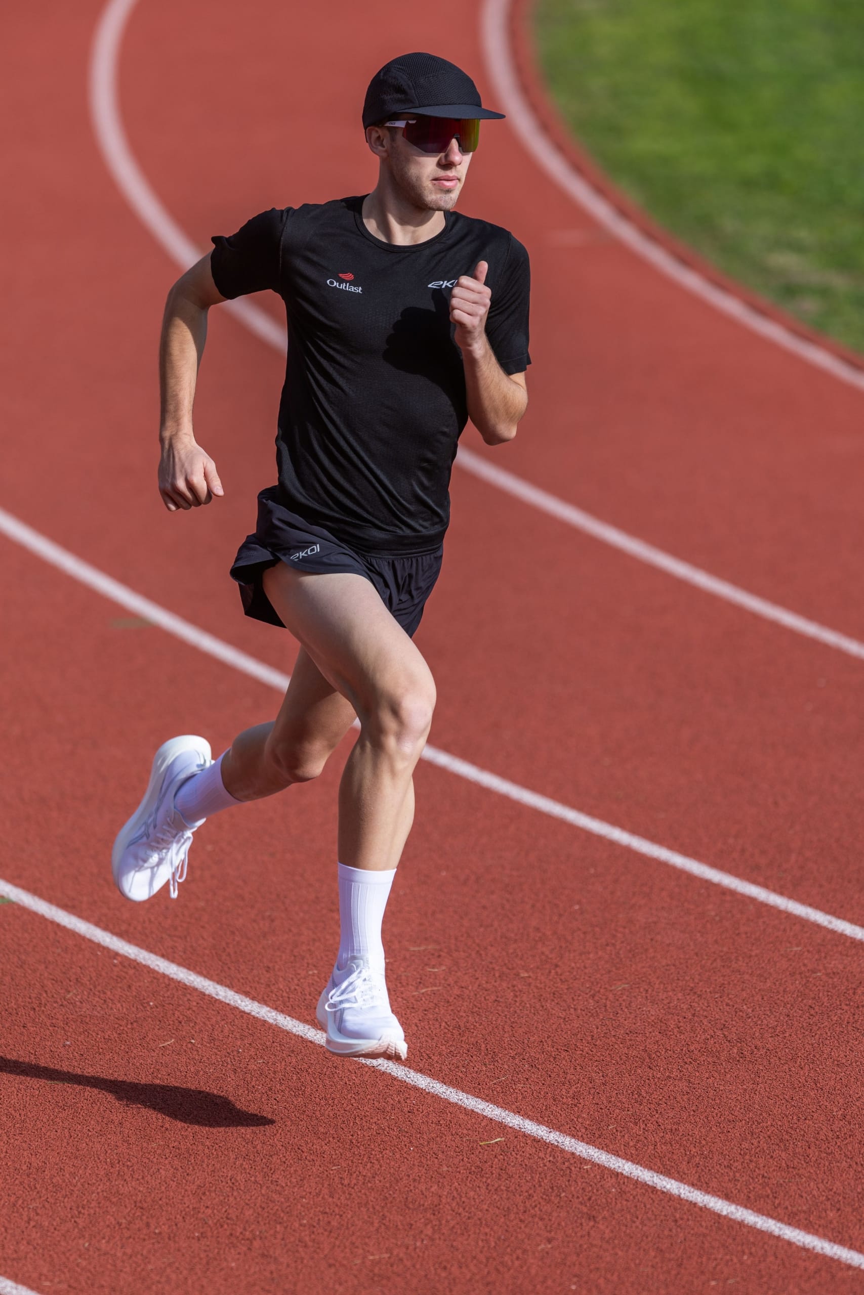 Spécialiste du cyclisme, EKOÏ arrive dans le running avec une collection textile technique. Trois gammes pensées pour l’entraînement et la compétition.