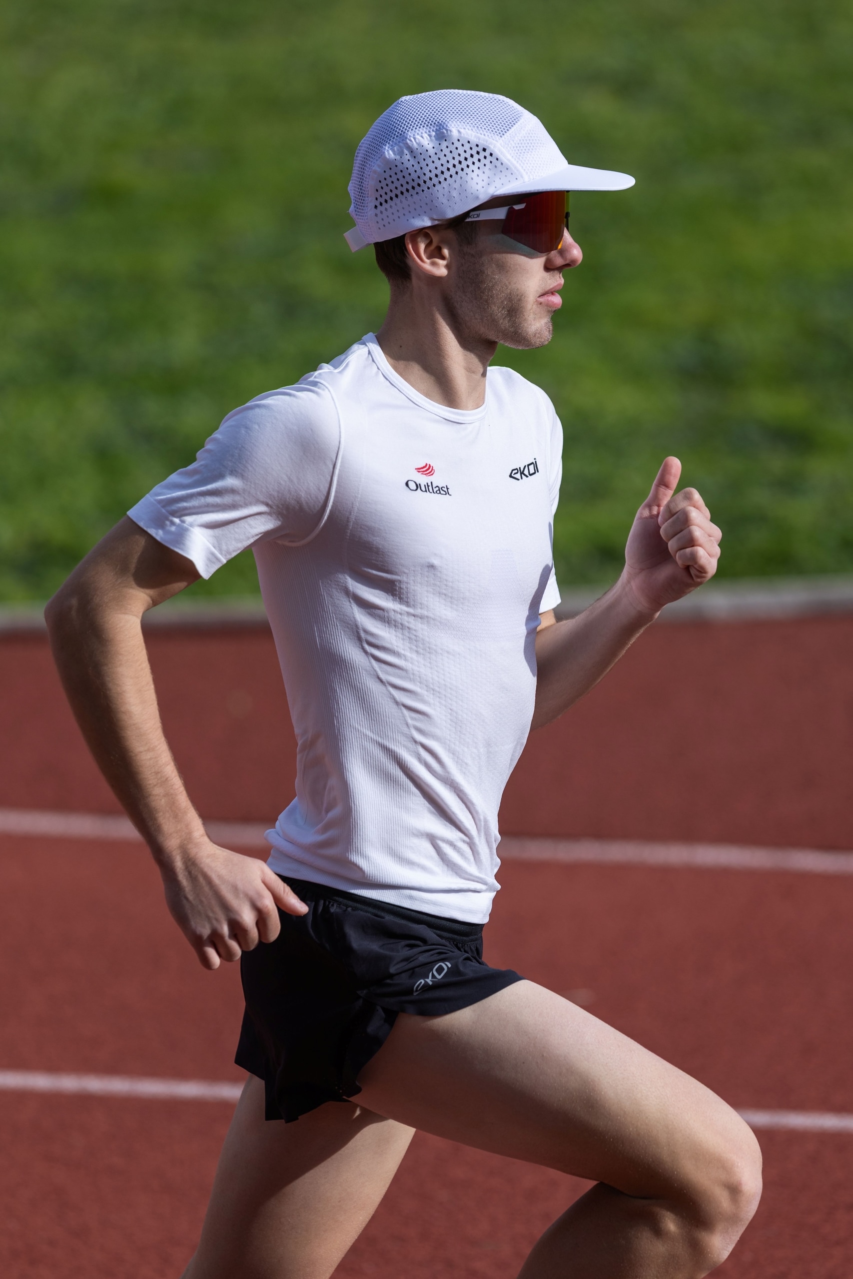 Spécialiste du cyclisme, EKOÏ arrive dans le running avec une collection textile technique. Trois gammes pensées pour l’entraînement et la compétition.